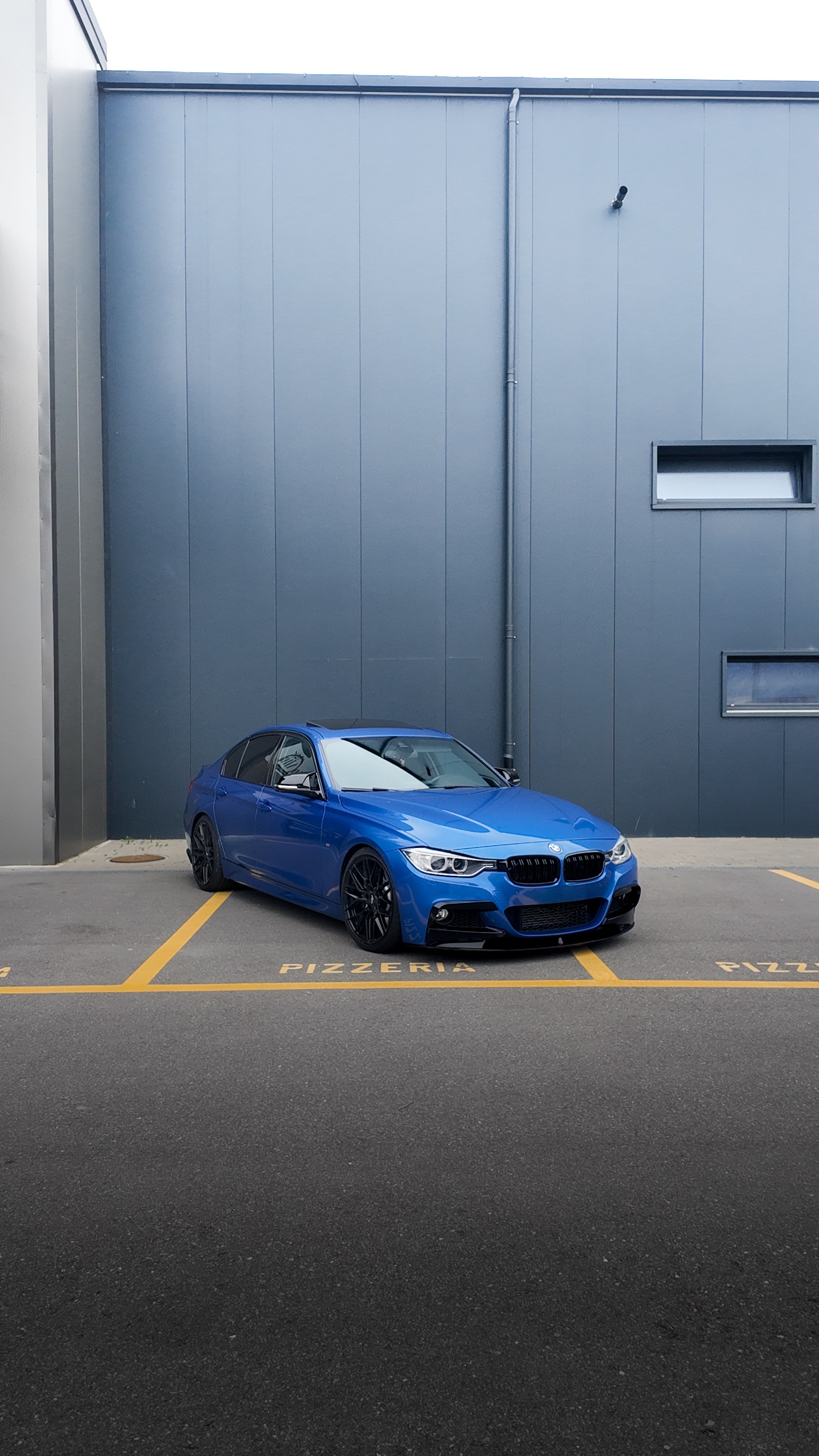 BMW 335i xDrive-image-3