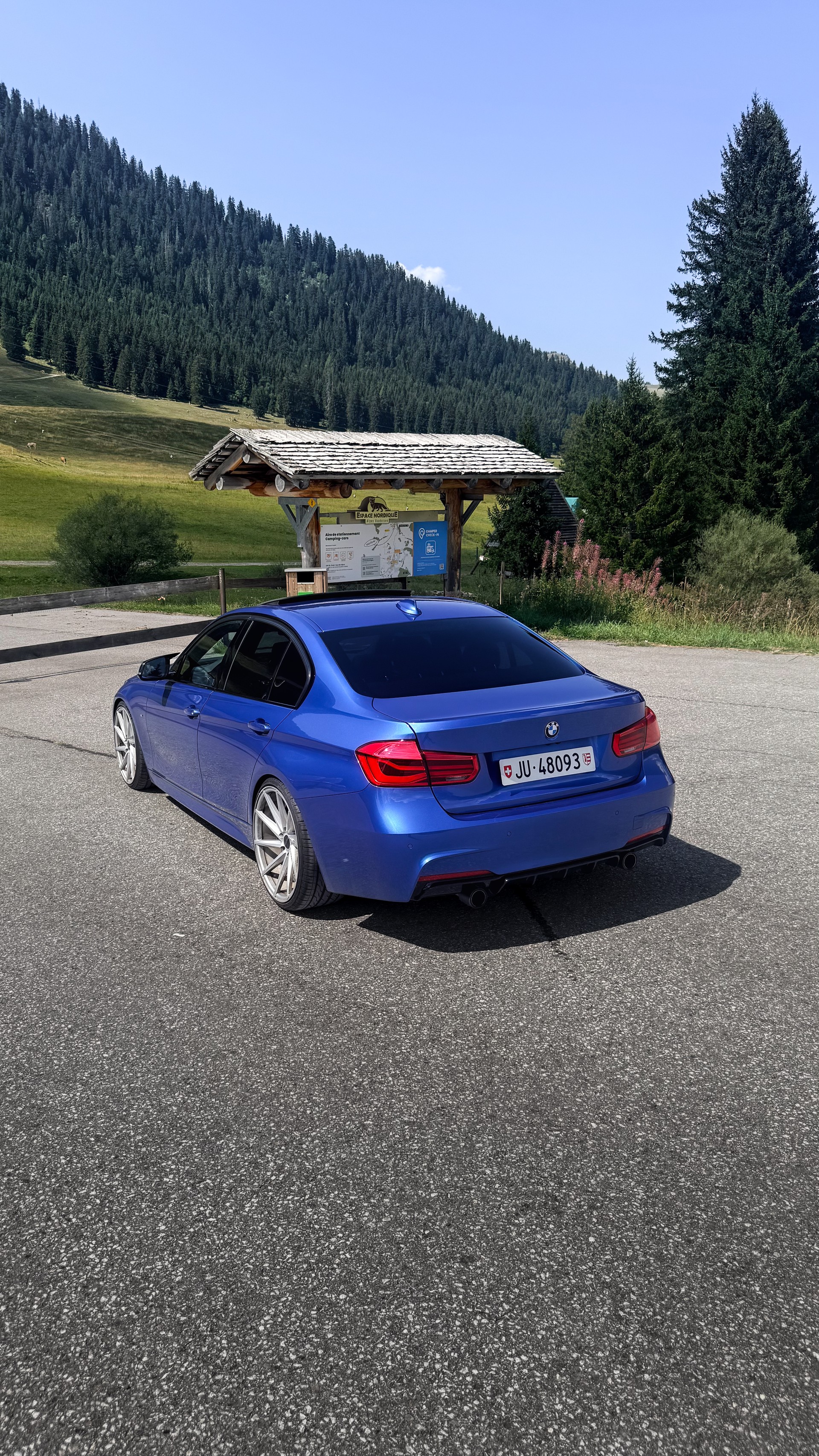 BMW 335i xDrive-image-1