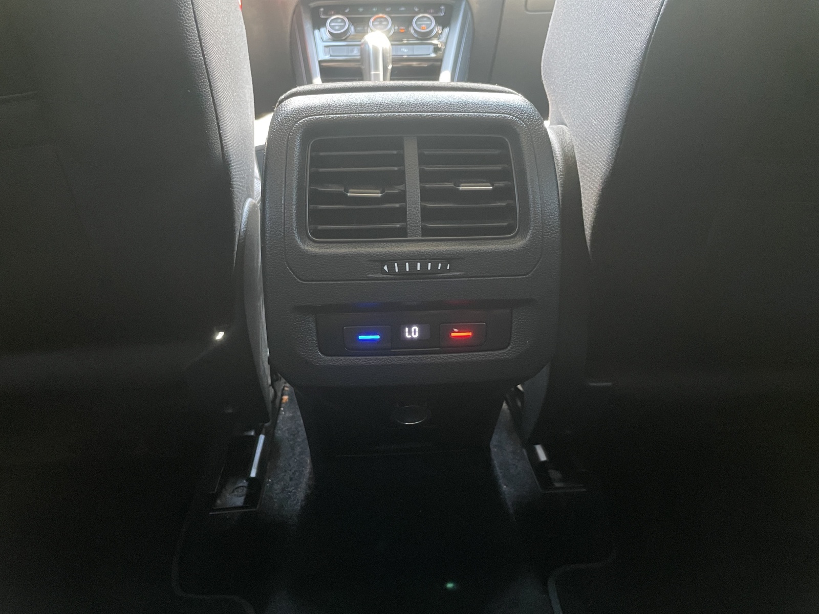 VW Passat Variant 2.0 TDI BMT High. DSG 4Motion-image-19