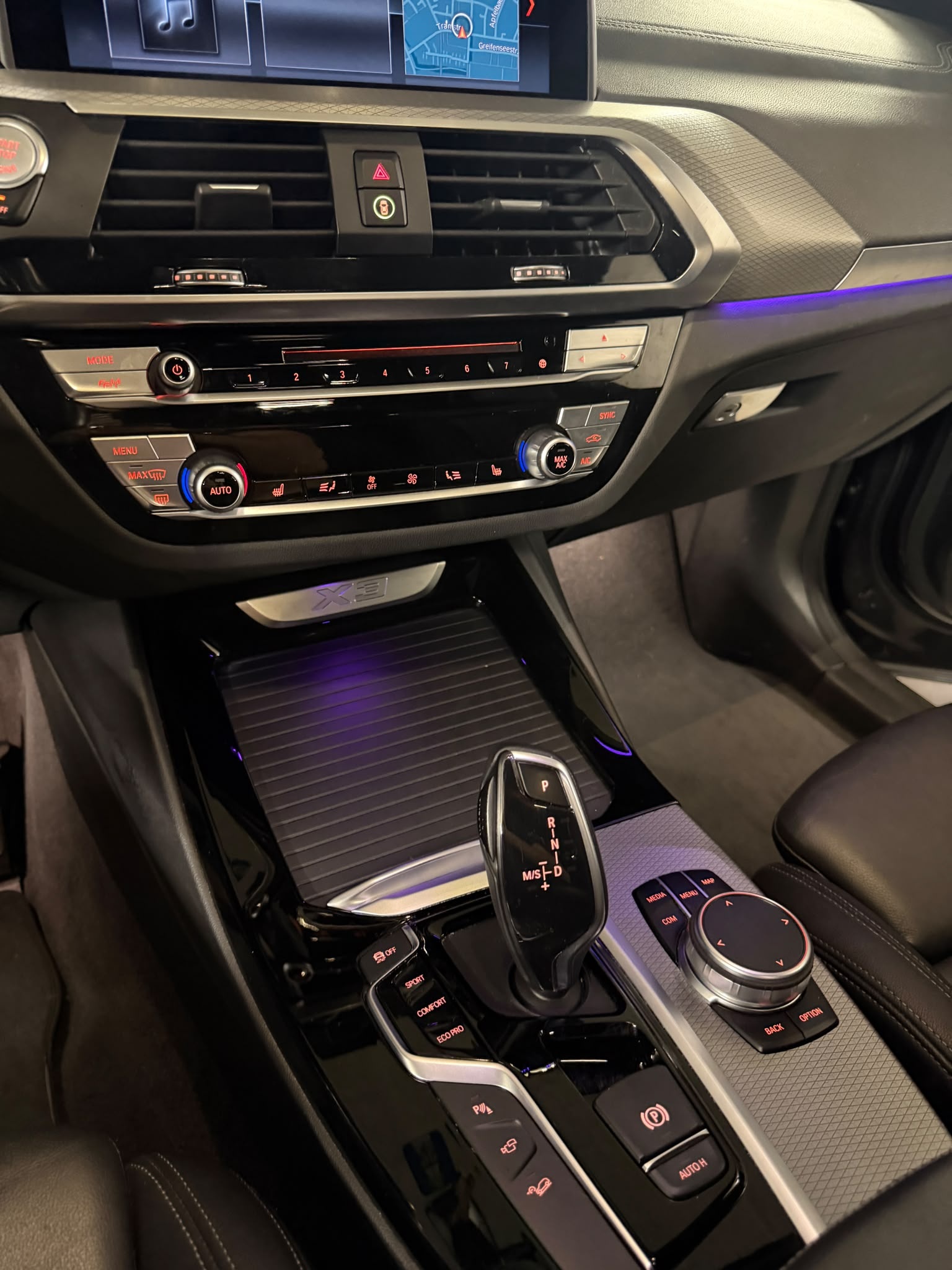 BMW X3 xDrive 20d Individual M Sport Steptronic-image-11