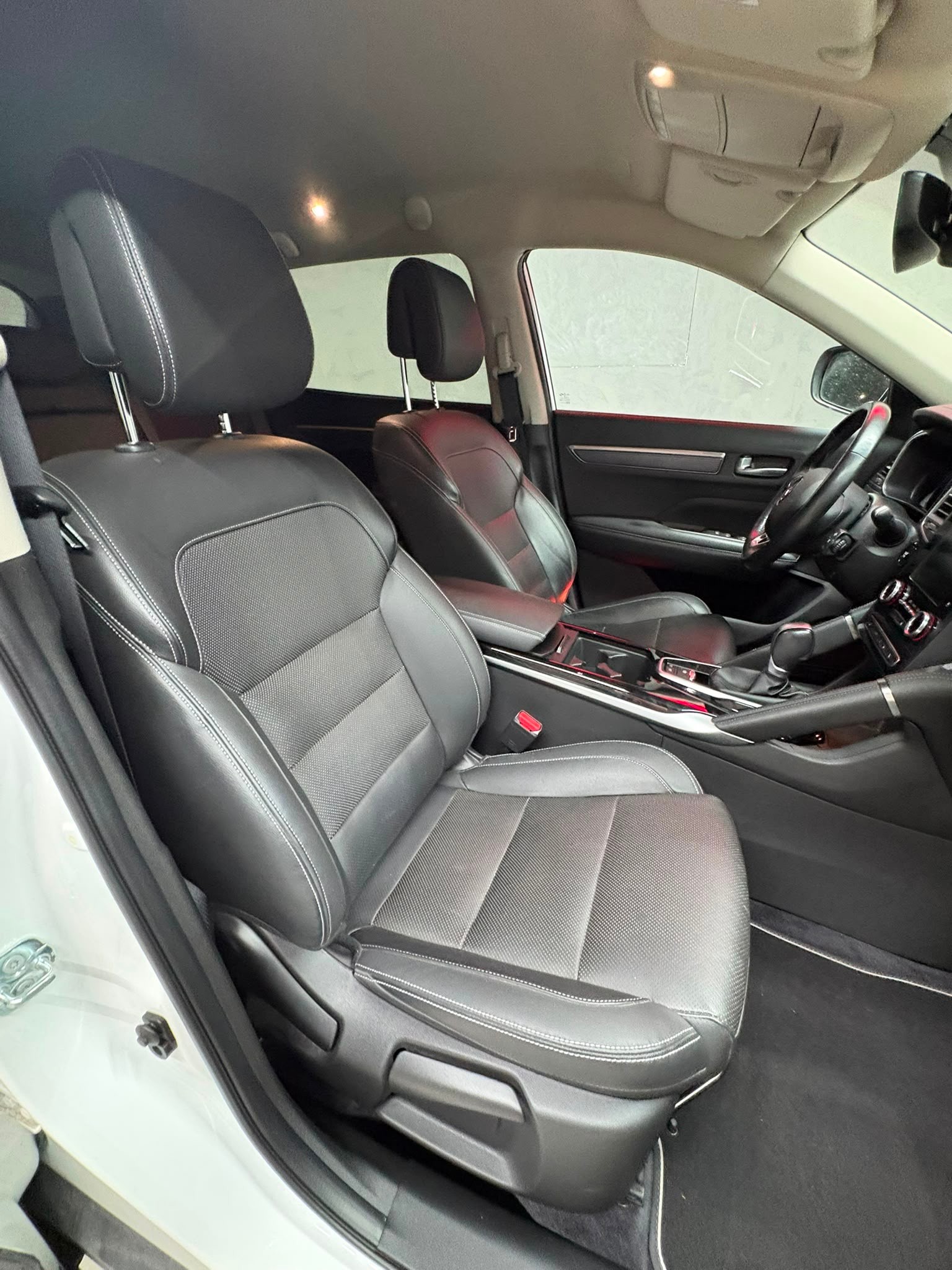 RENAULT Koleos 2.0 dCi Intens 4WD Xtronic CVT-image-9