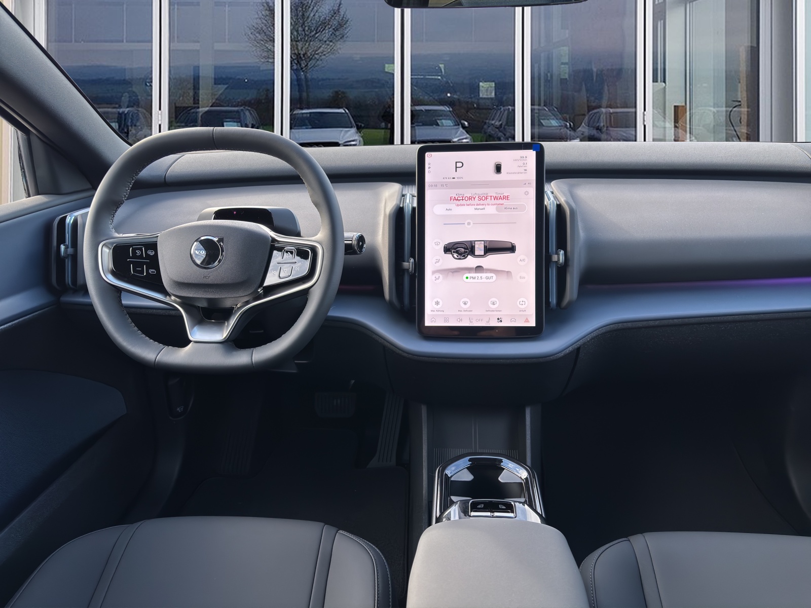 VOLVO EX30 P5 Longe Range Plus-image-9