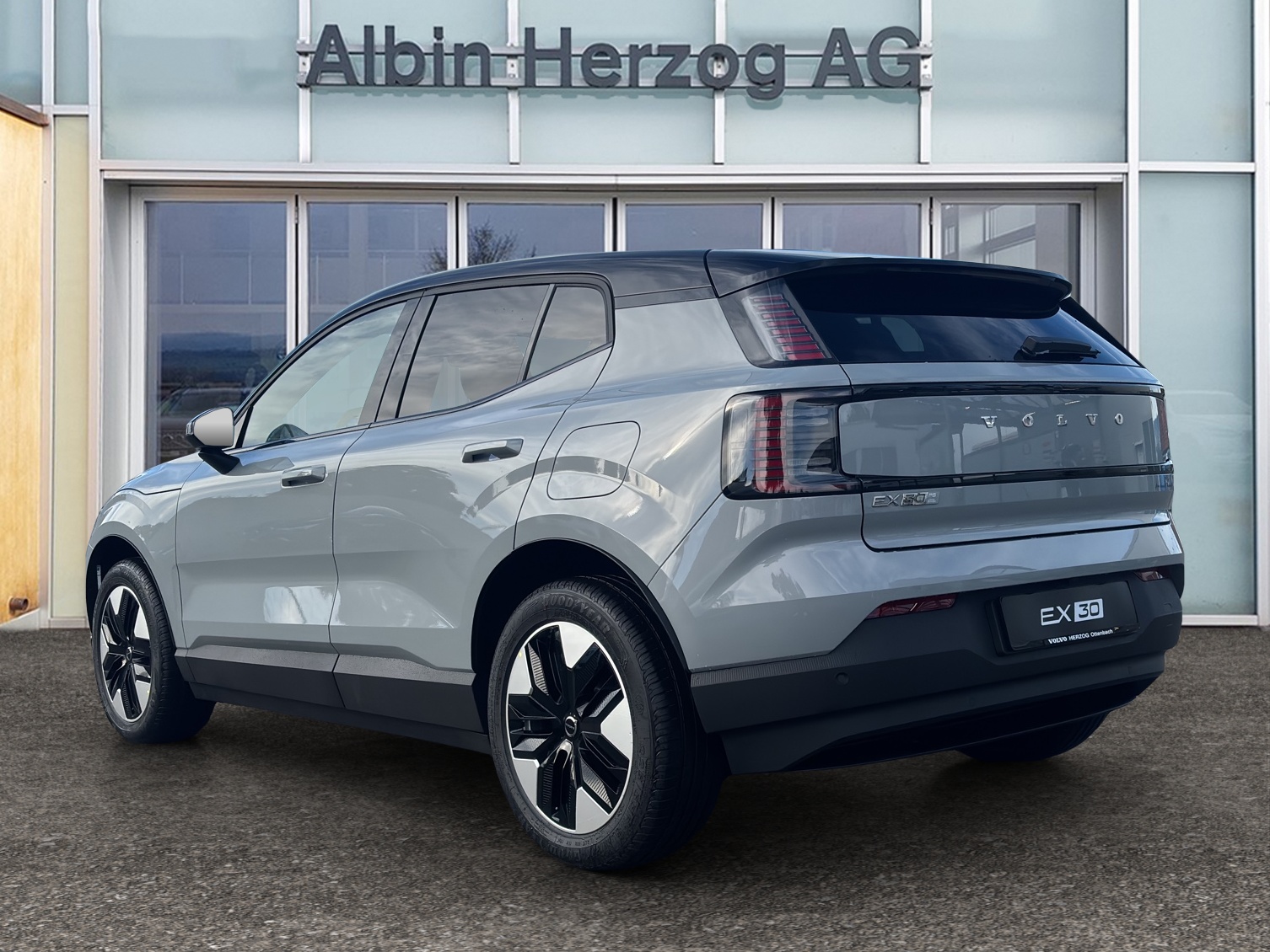 VOLVO EX30 P5 Longe Range Plus-showroom-element-2