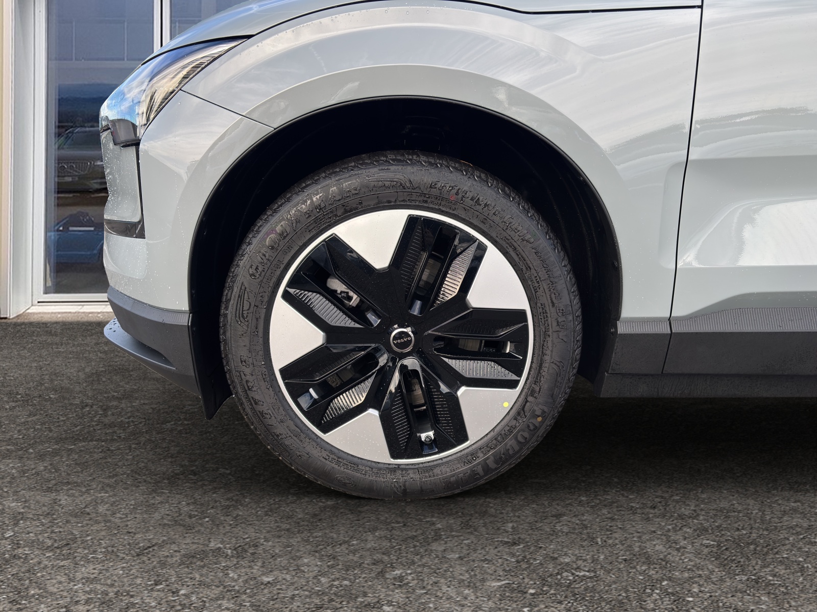 VOLVO EX30 P5 Longe Range Plus-image-15