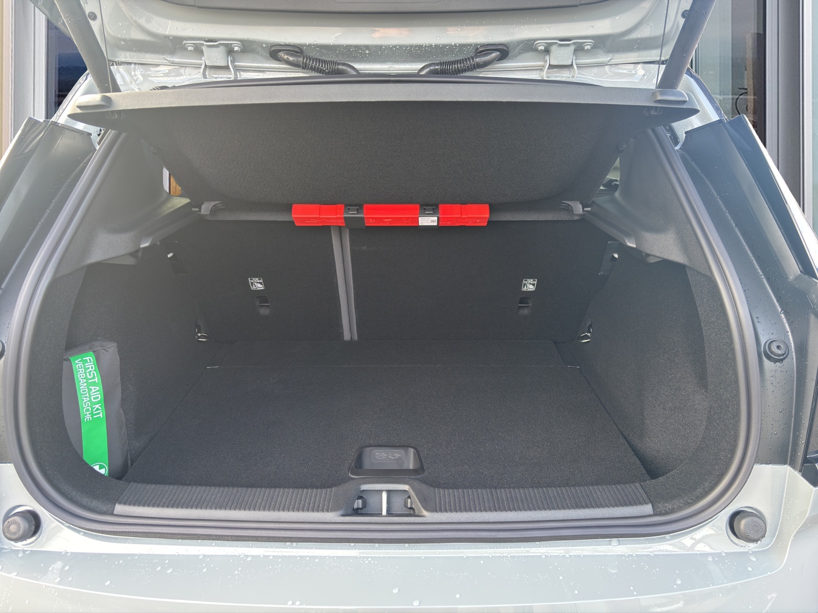 VOLVO EX30 P5 Longe Range Plus-image-6