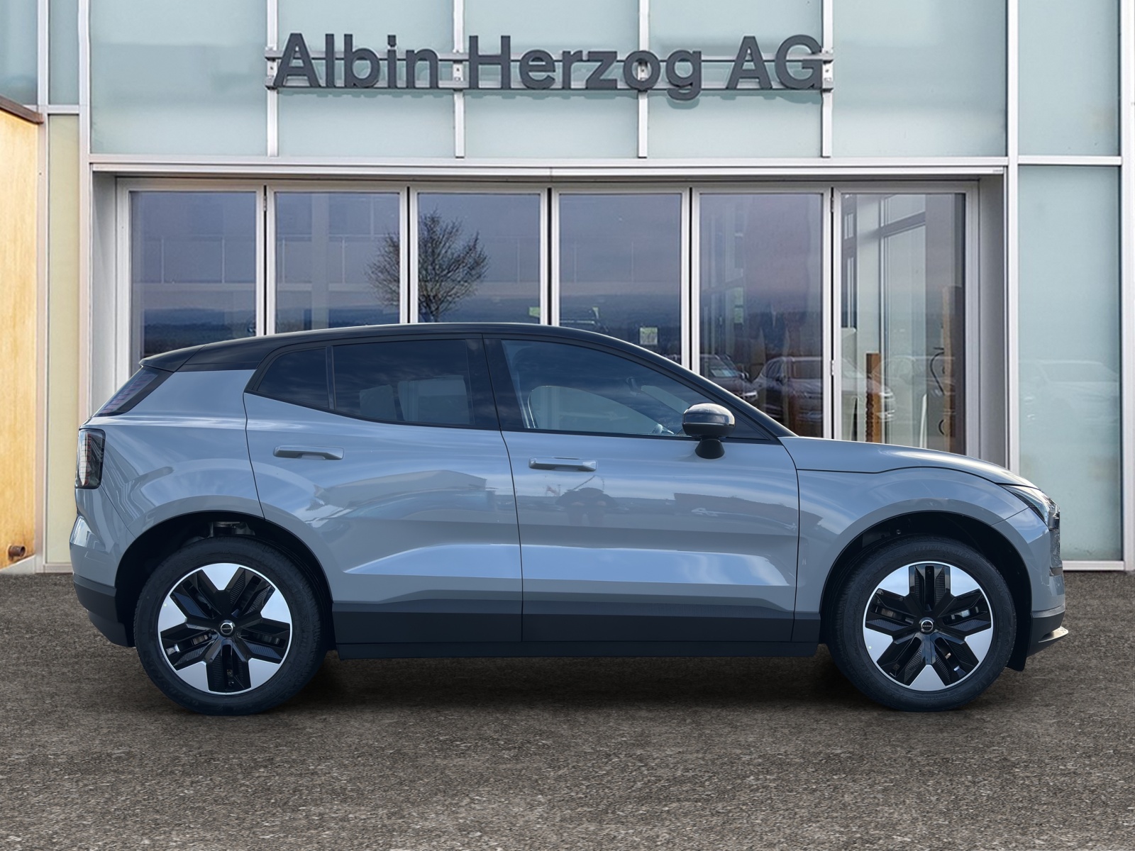 VOLVO EX30 P5 Longe Range Plus-image-4
