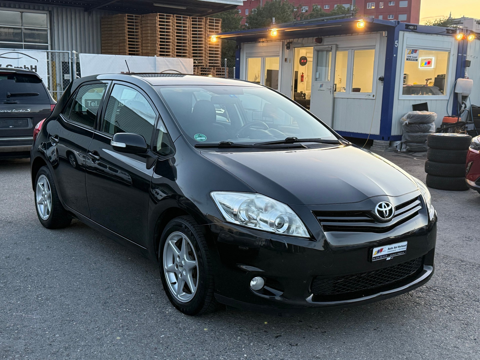 TOYOTA Auris 1.33 Linea Luna / Frisch ab MFK & Service / Sitzheizung / Klimaanlage / Facelift-image-2
