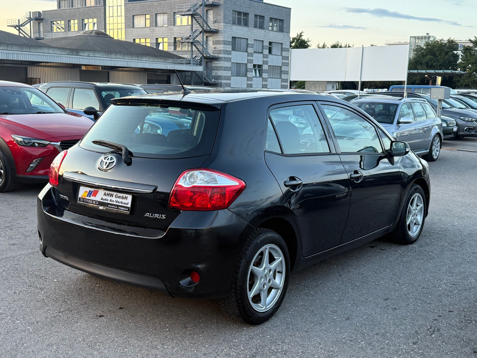 TOYOTA Auris 1.33 Linea Luna / Frisch ab MFK & Service / Sitzheizung / Klimaanlage / Facelift-image-3