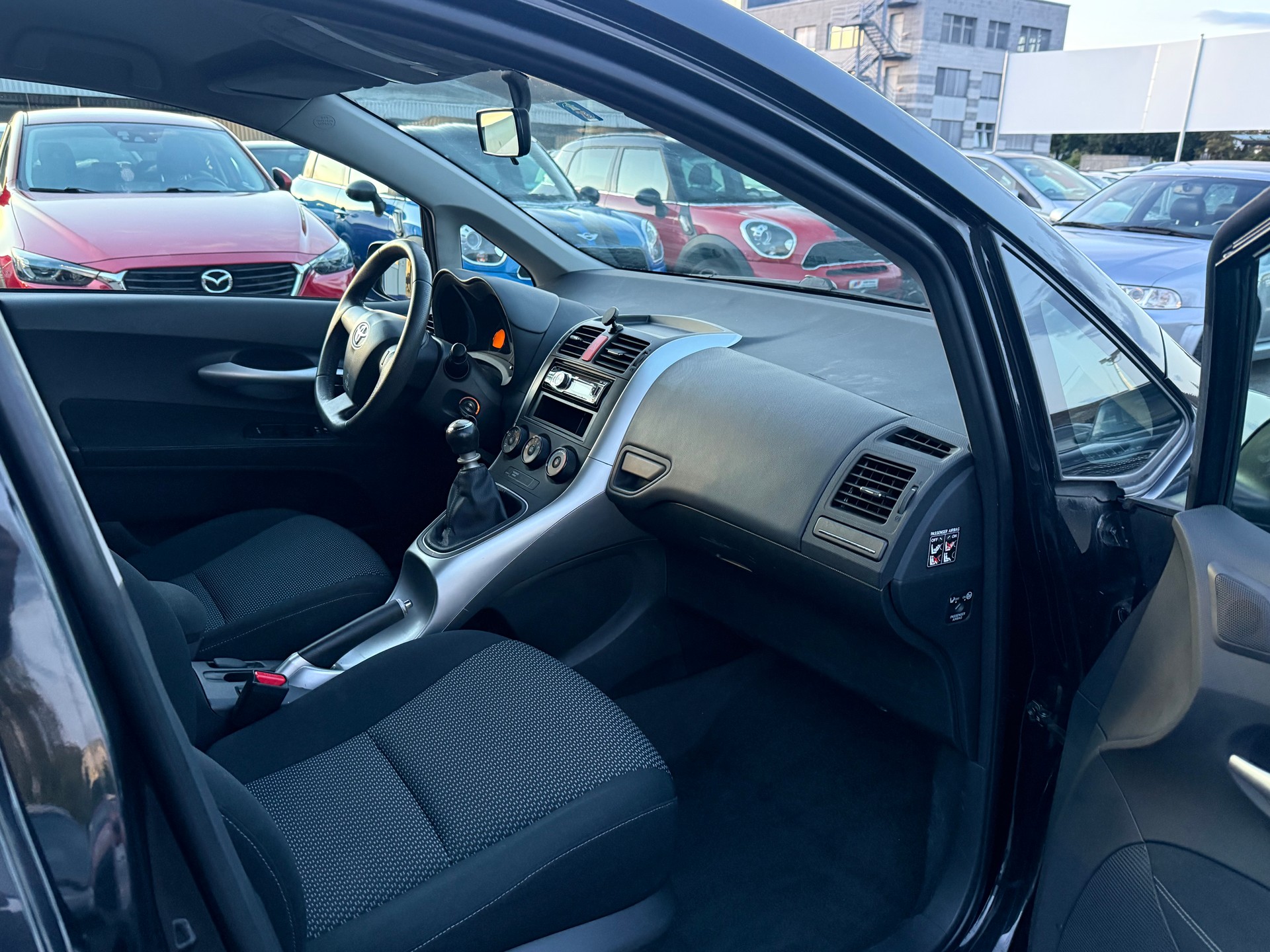 TOYOTA Auris 1.33 Linea Luna / Frisch ab MFK & Service / Sitzheizung / Klimaanlage / Facelift-image-6