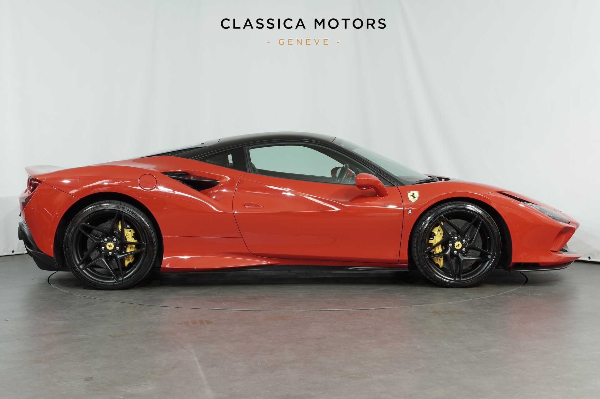 FERRARI F8 Tributo-showroom-element-2