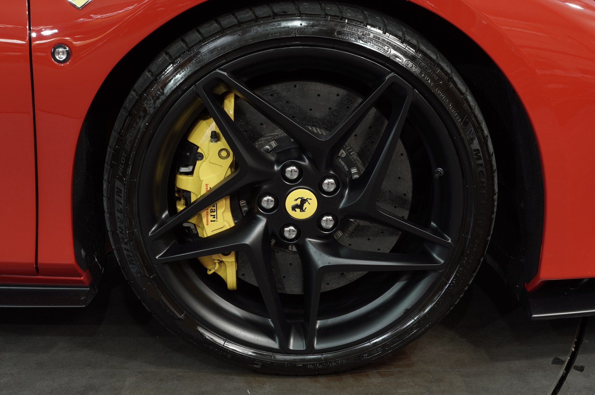 FERRARI F8 Tributo-image-15