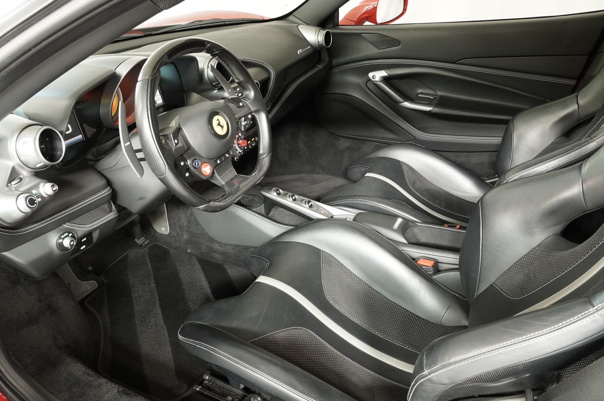 FERRARI F8 Tributo-image-9