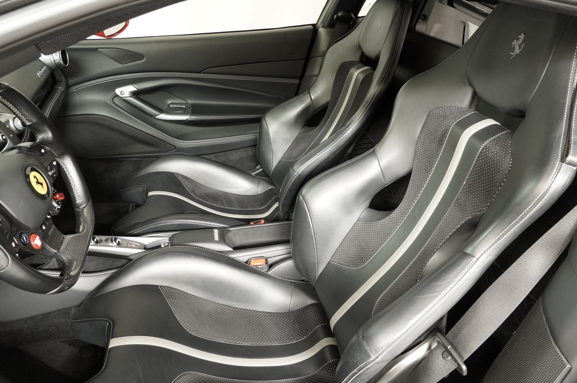 FERRARI F8 Tributo-image-11