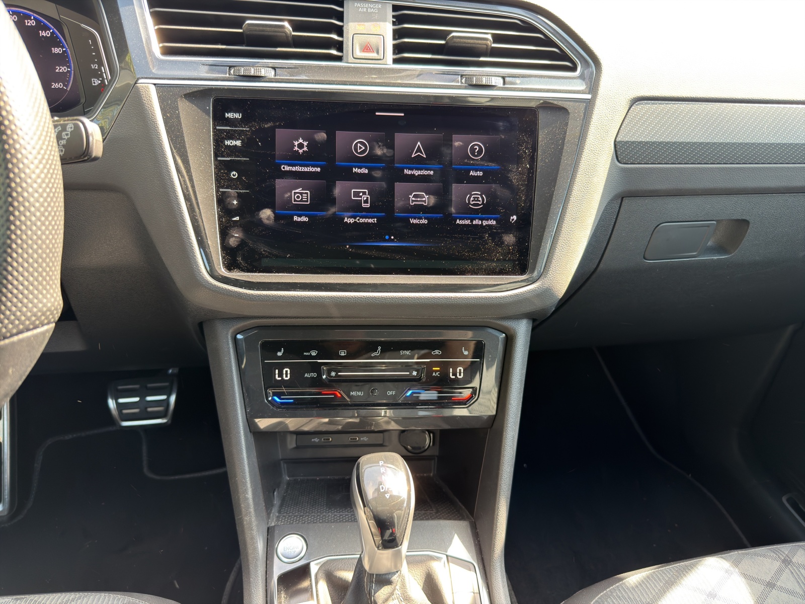 VW Tiguan 2.0 TDI SCR Selection 4Motion DSG-image-10