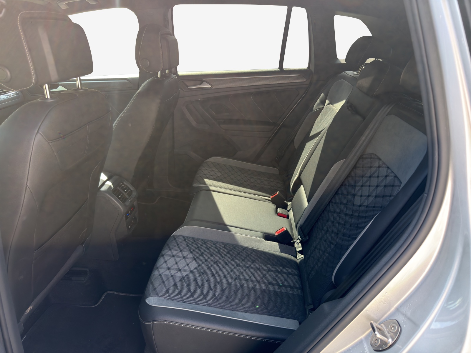 VW Tiguan 2.0 TDI SCR Selection 4Motion DSG-image-11