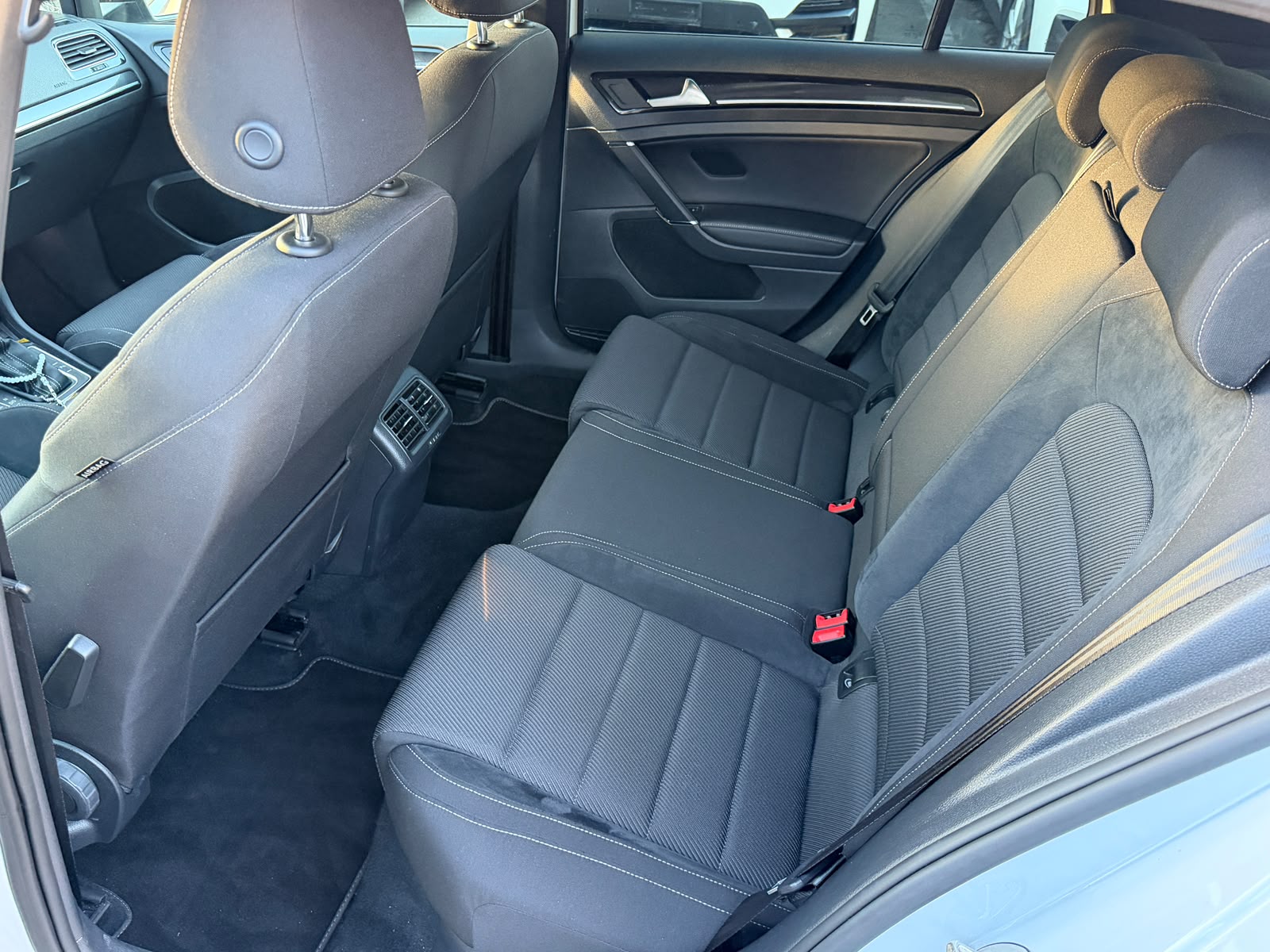 VW Golf 2.0 TSI R 4Motion DSG-image-11
