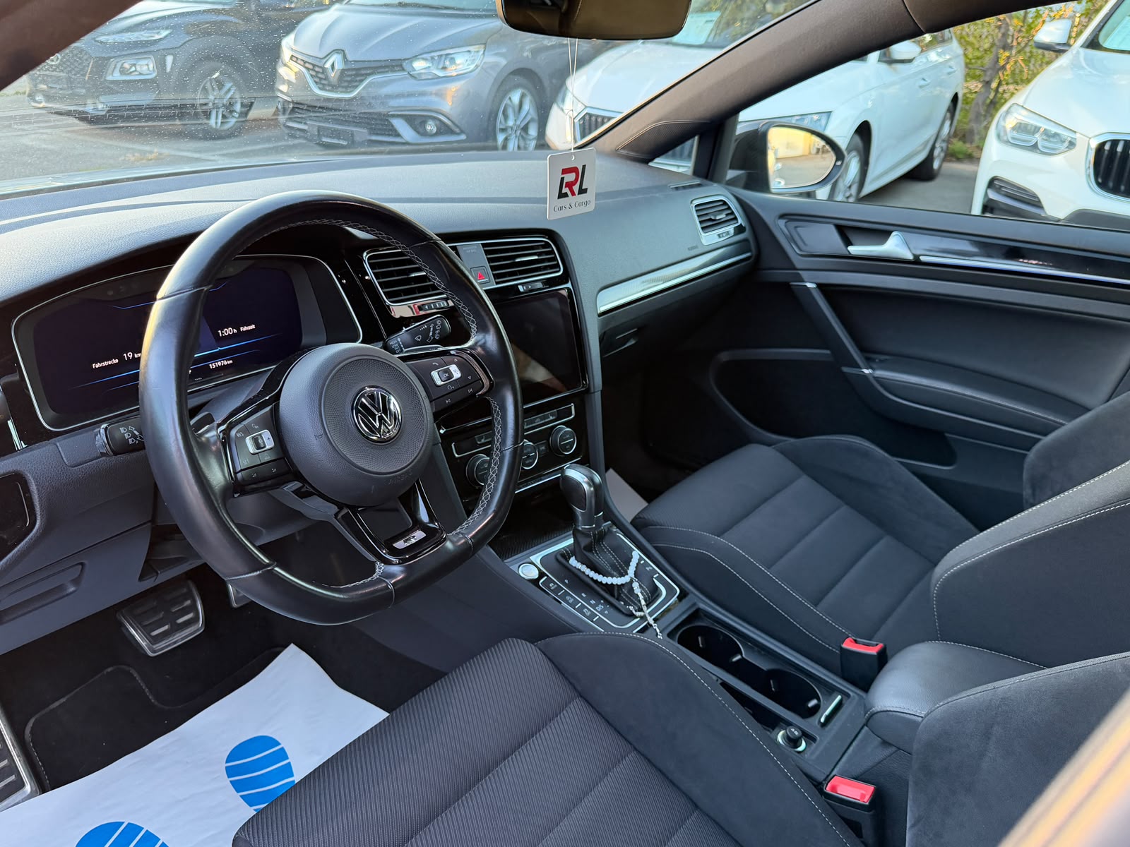 VW Golf 2.0 TSI R 4Motion DSG-image-8