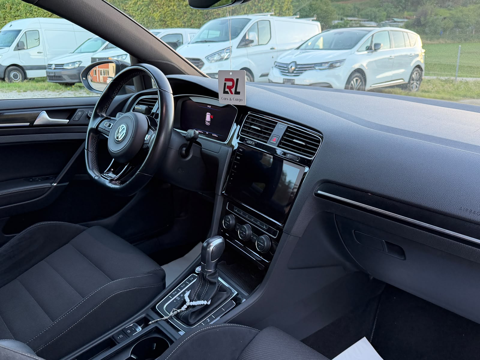 VW Golf 2.0 TSI R 4Motion DSG-image-10