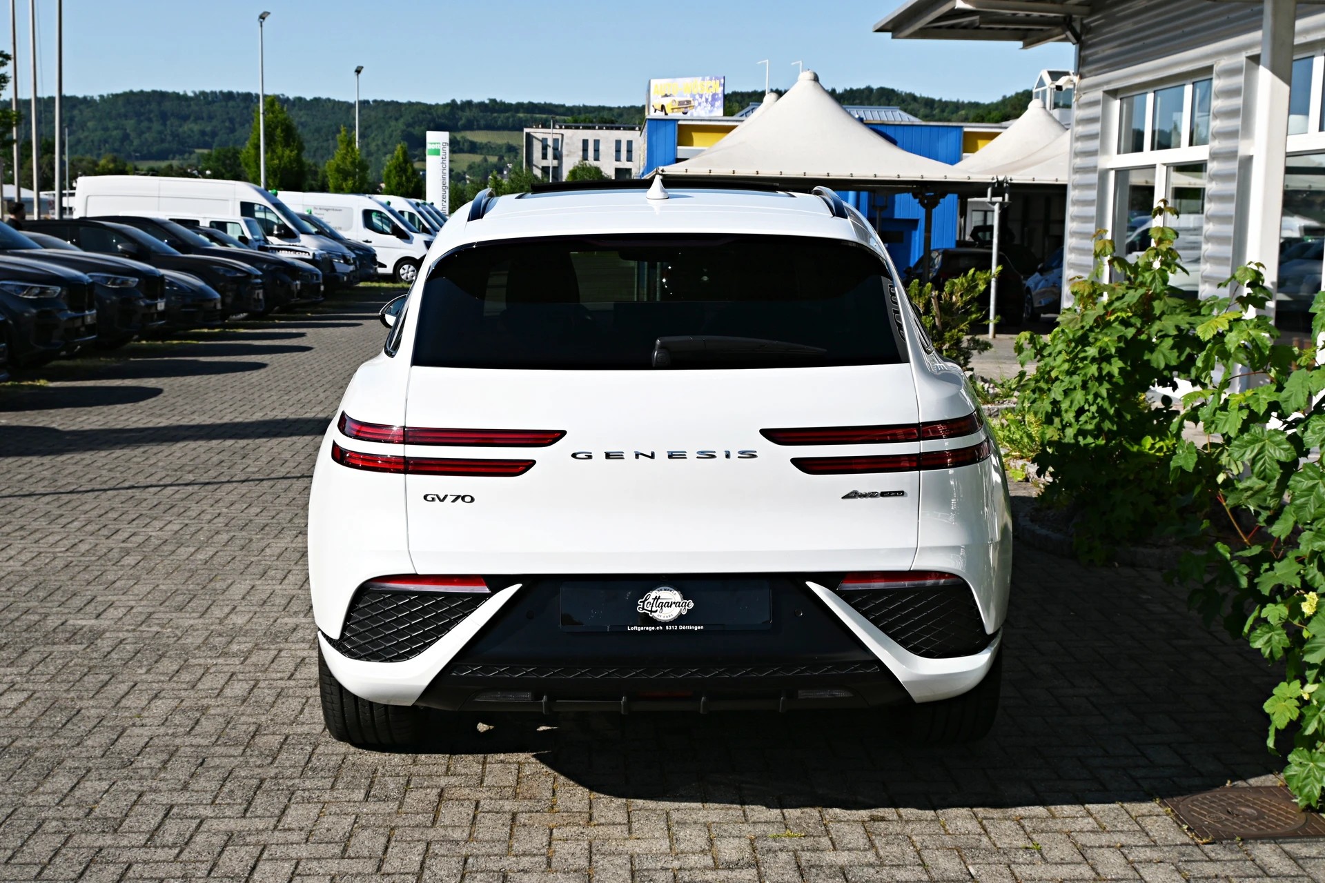 GENESIS GV70 2.2 CRDI Luxury White/Black Edition AT8 AWD 4X4 + Voll-Ausstattung-image-3