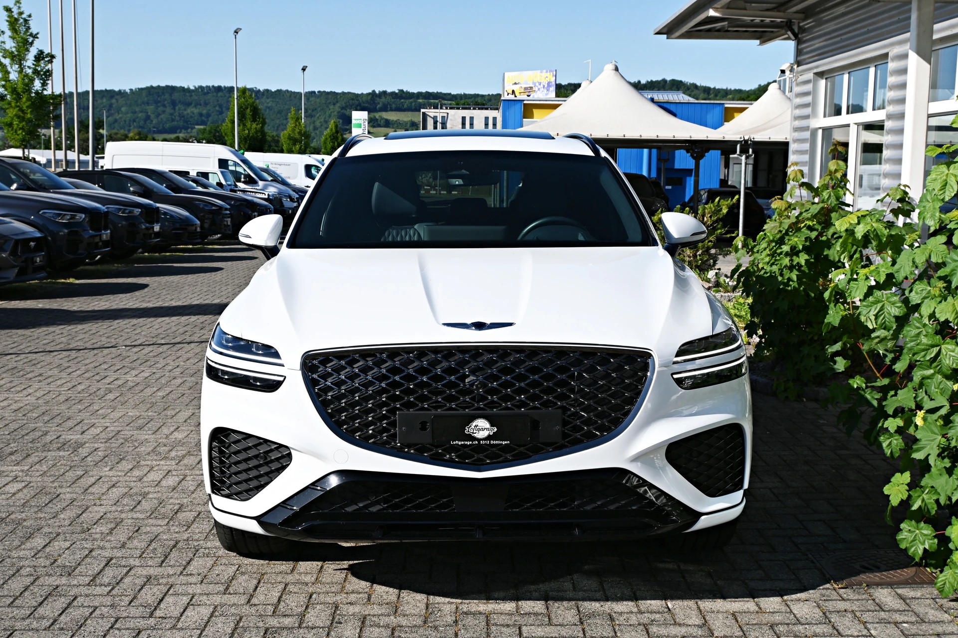 GENESIS GV70 2.2 CRDI Luxury White/Black Edition AT8 AWD 4X4 + Voll-Ausstattung-image-2