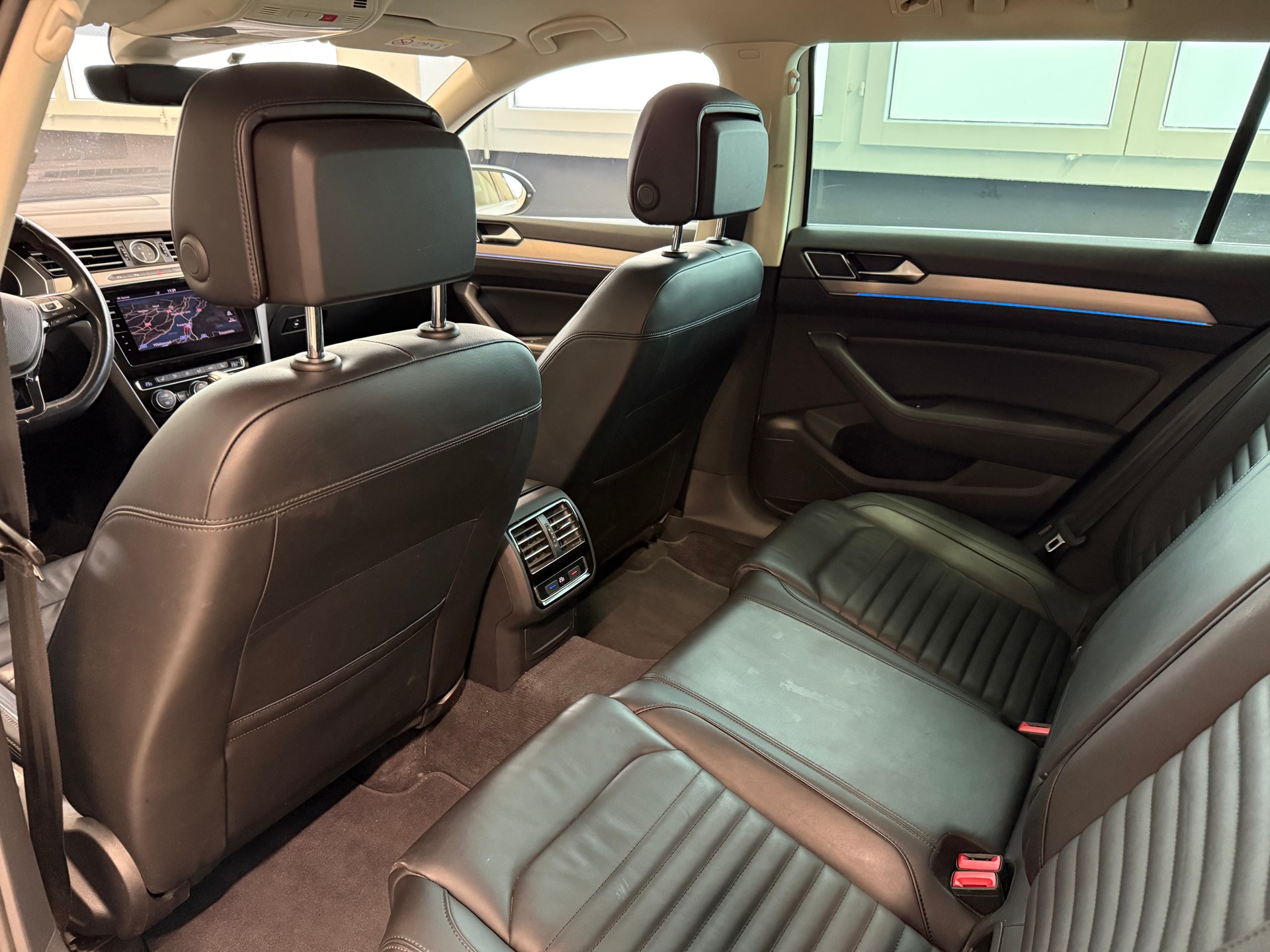 VW Passat Variant 2.0 TDI BMT Highline DSG-image-16