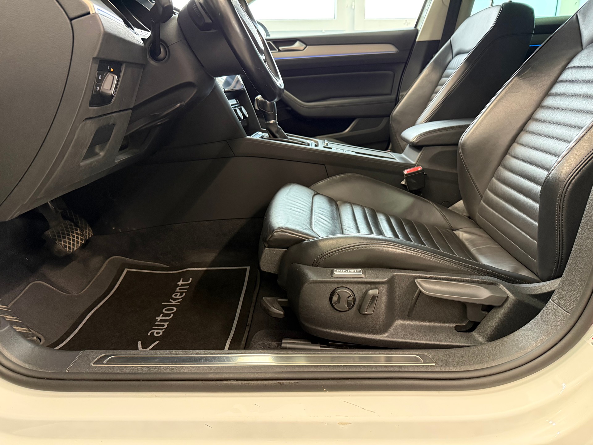 VW Passat Variant 2.0 TDI BMT Highline DSG-image-14