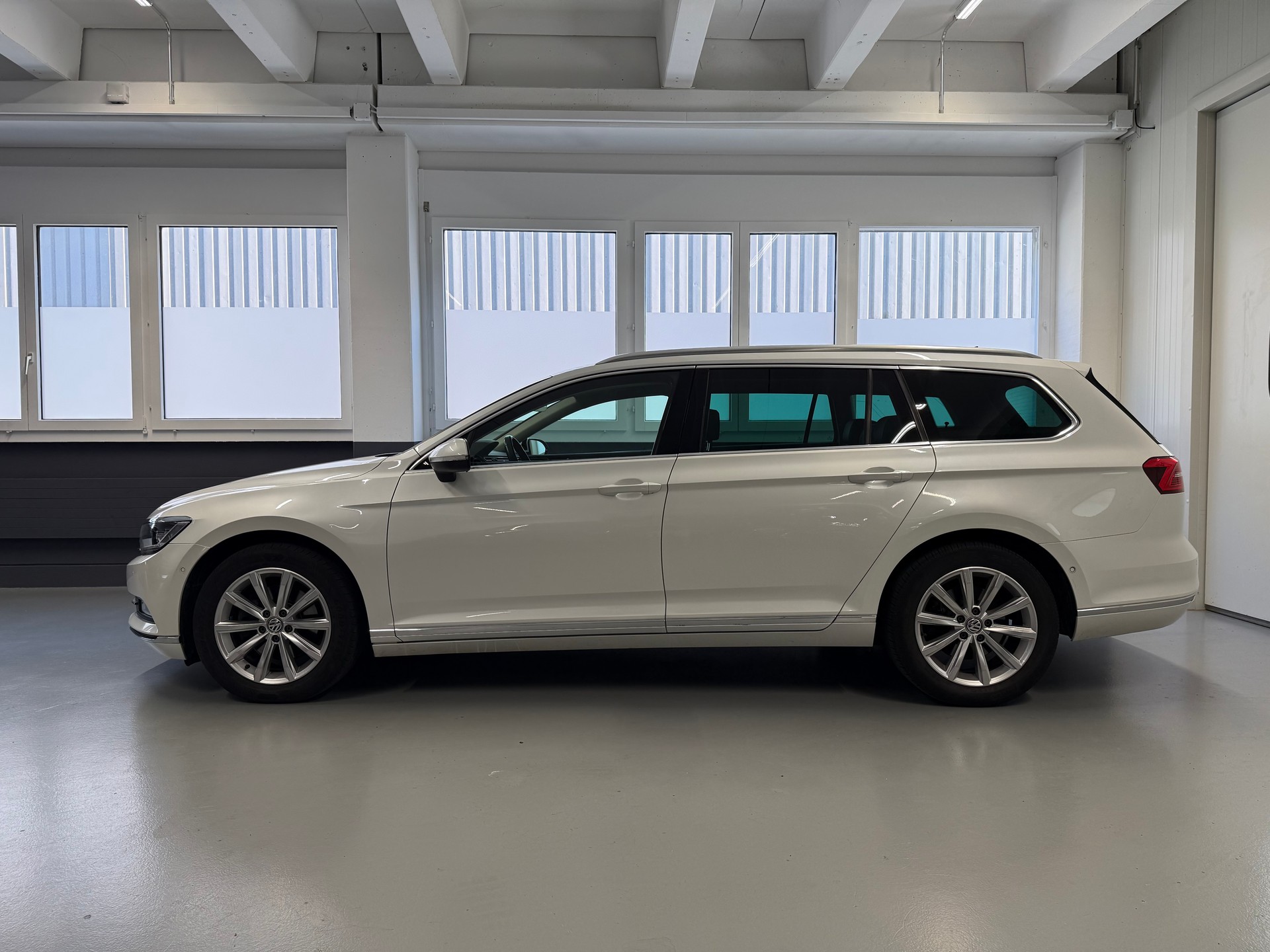 VW Passat Variant 2.0 TDI BMT Highline DSG-image-2