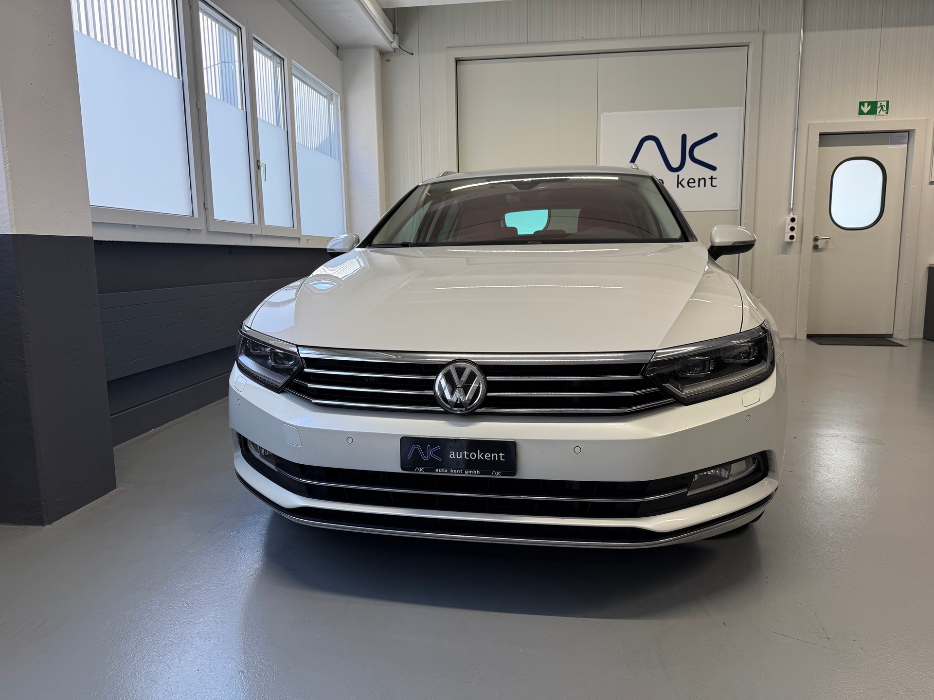 VW Passat Variant 2.0 TDI BMT Highline DSG-image-1