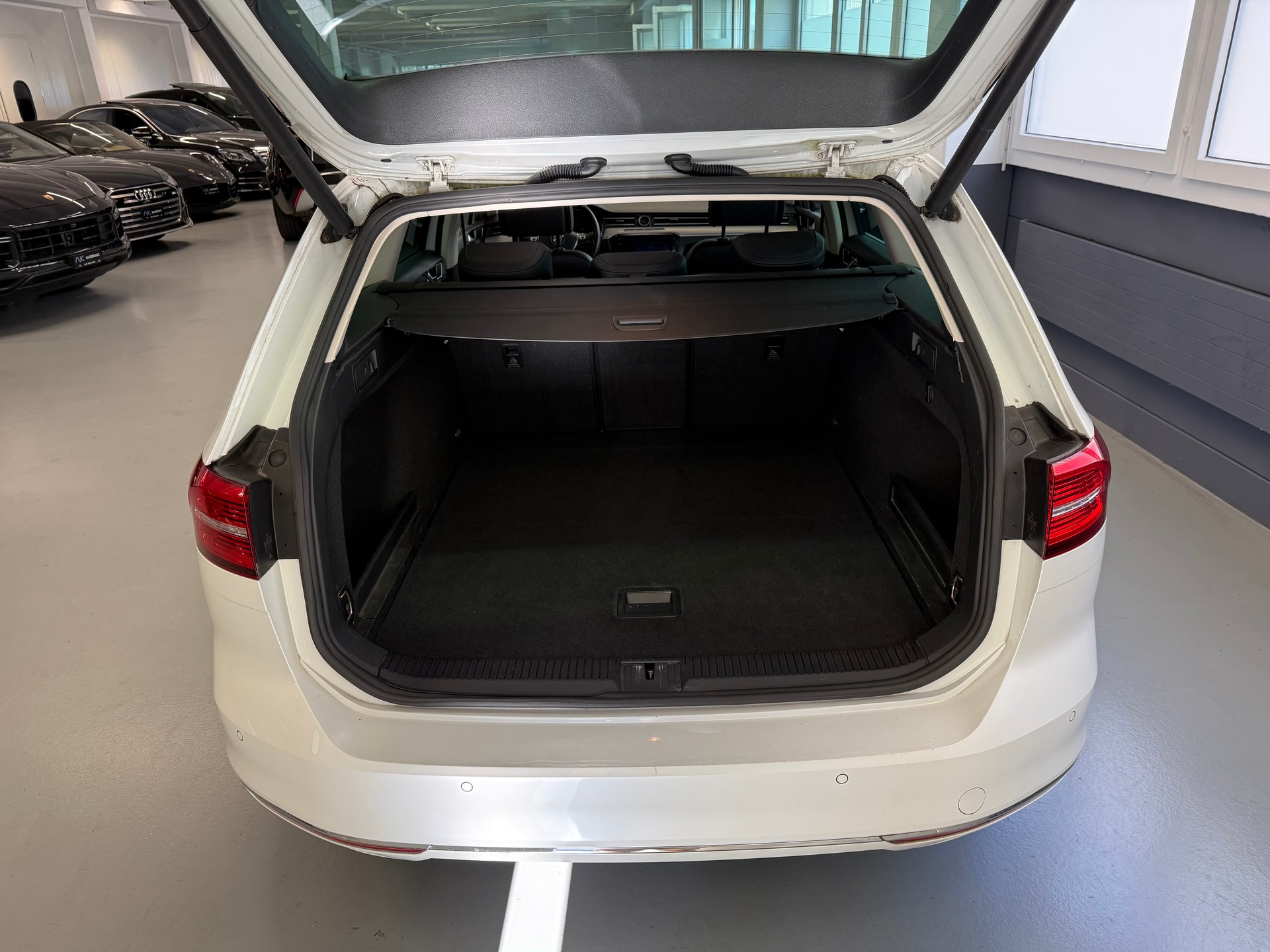 VW Passat Variant 2.0 TDI BMT Highline DSG-image-5