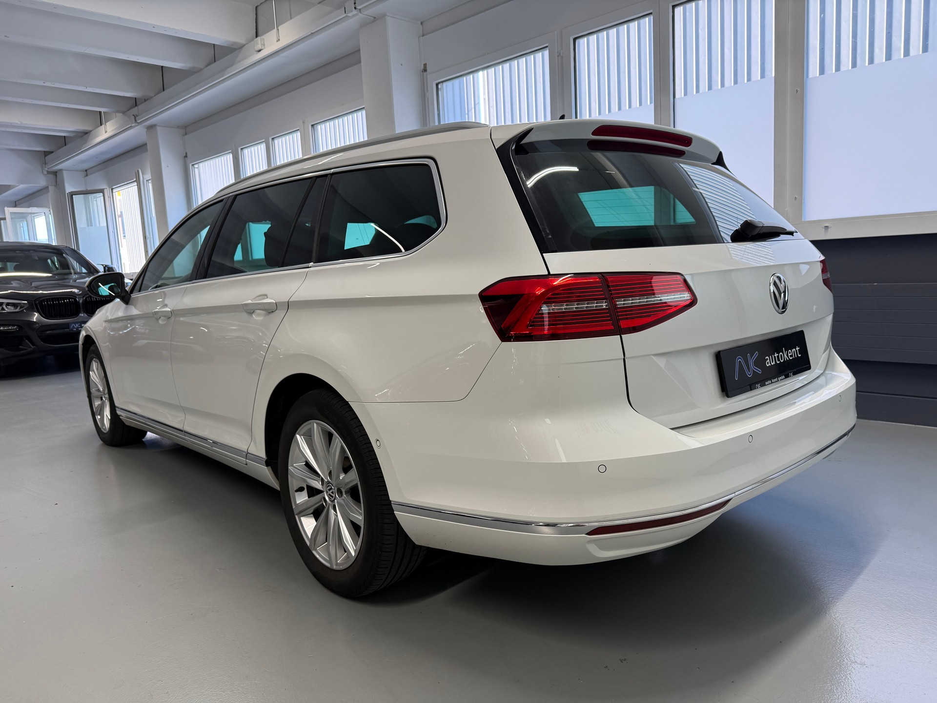 VW Passat Variant 2.0 TDI BMT Highline DSG-image-3