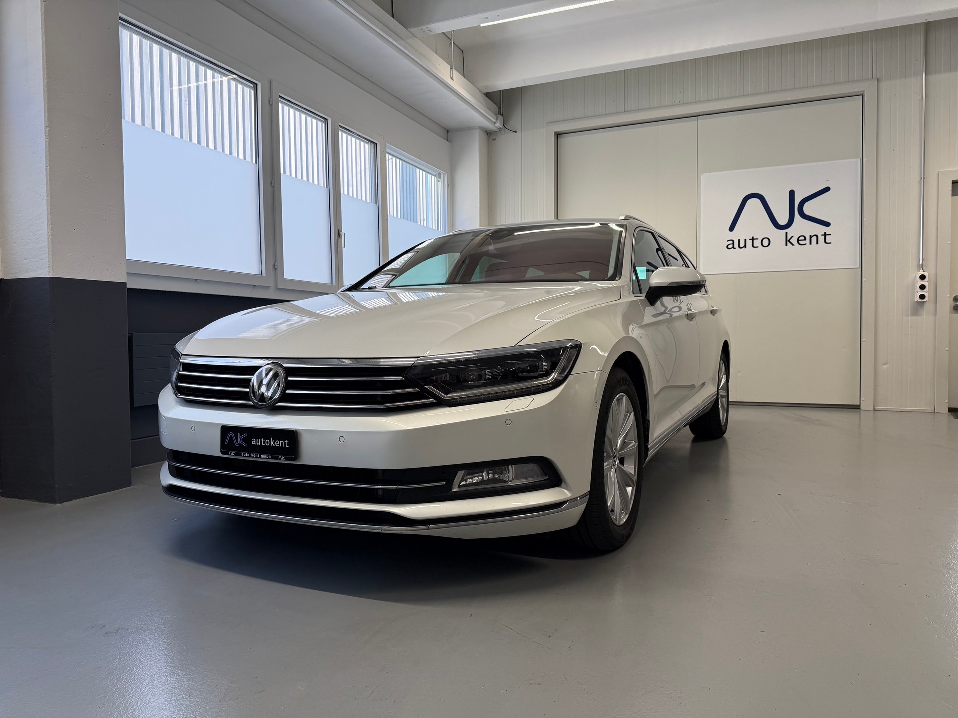VW Passat Variant 2.0 TDI BMT Highline DSG-image-0