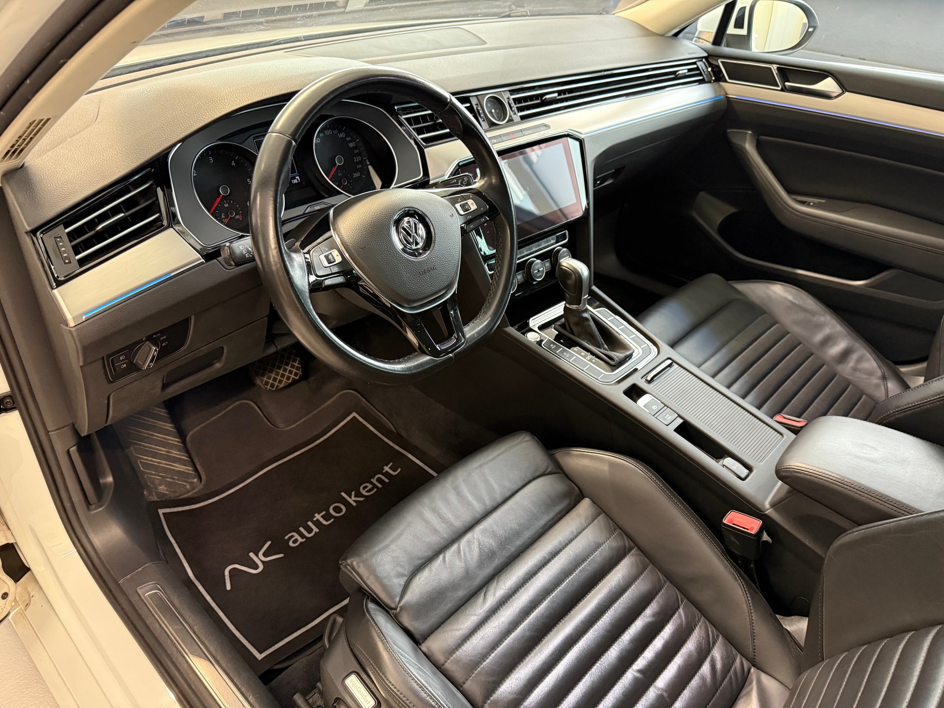 VW Passat Variant 2.0 TDI BMT Highline DSG-image-6