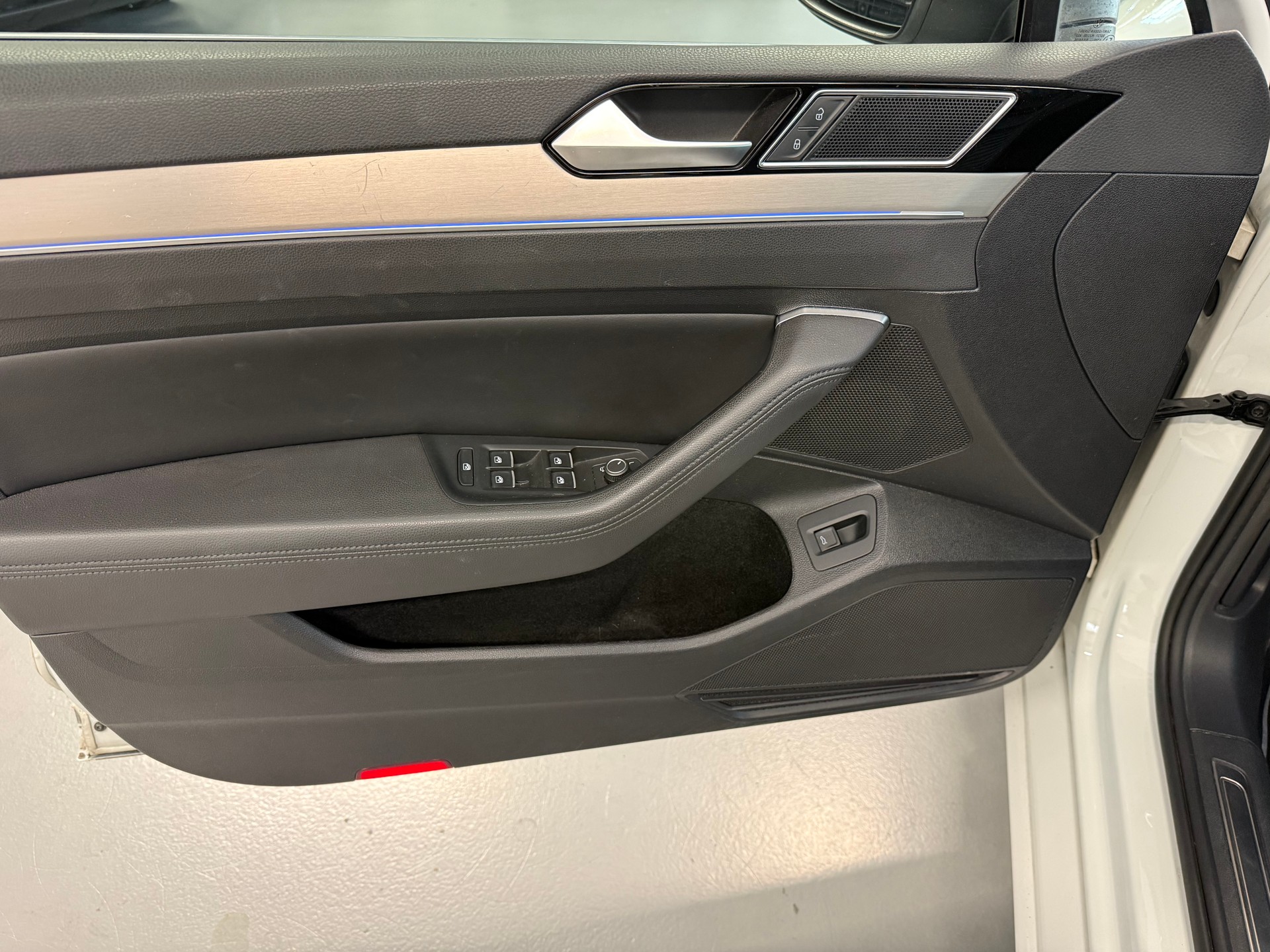 VW Passat Variant 2.0 TDI BMT Highline DSG-image-13