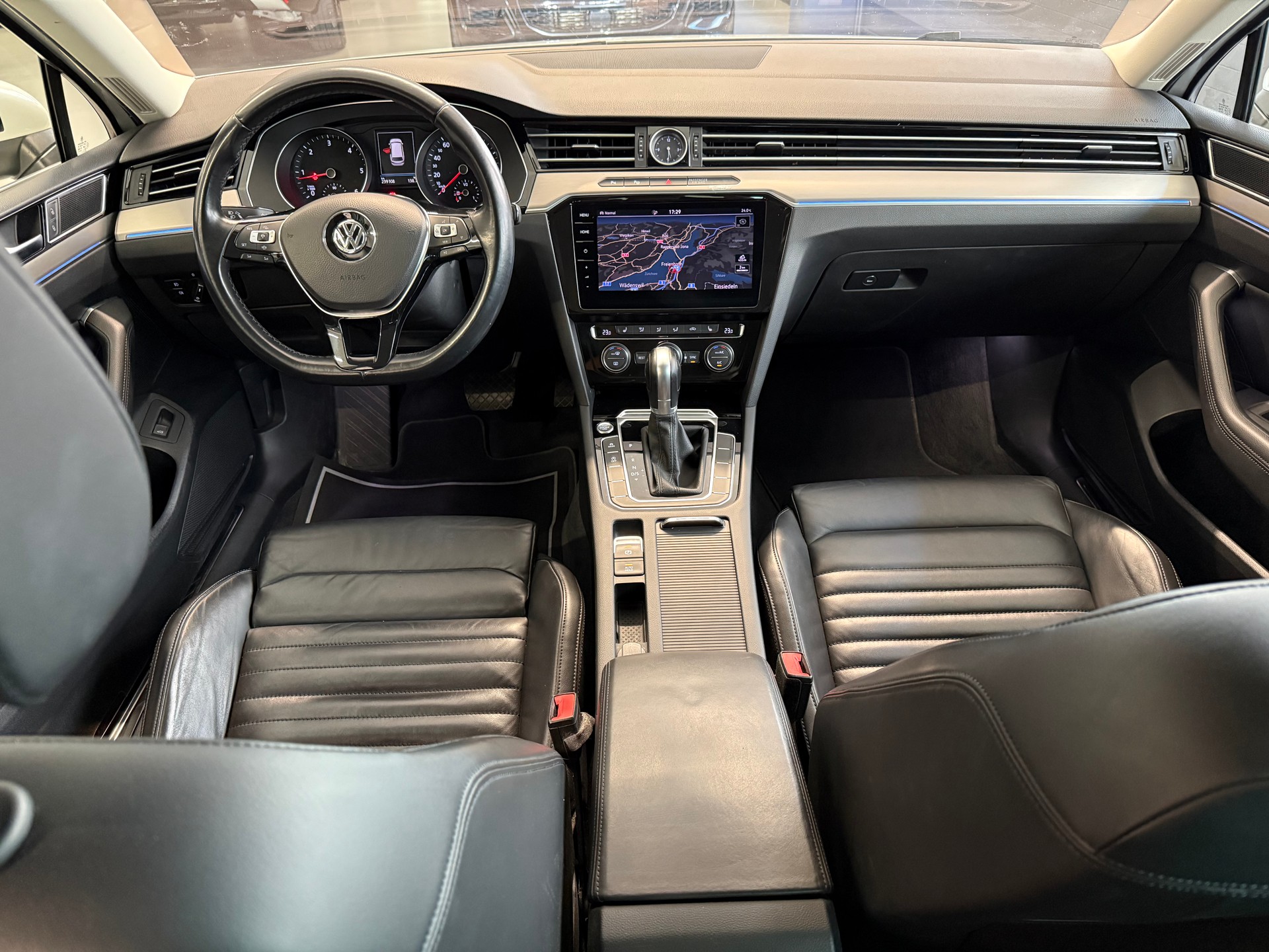 VW Passat Variant 2.0 TDI BMT Highline DSG-image-17