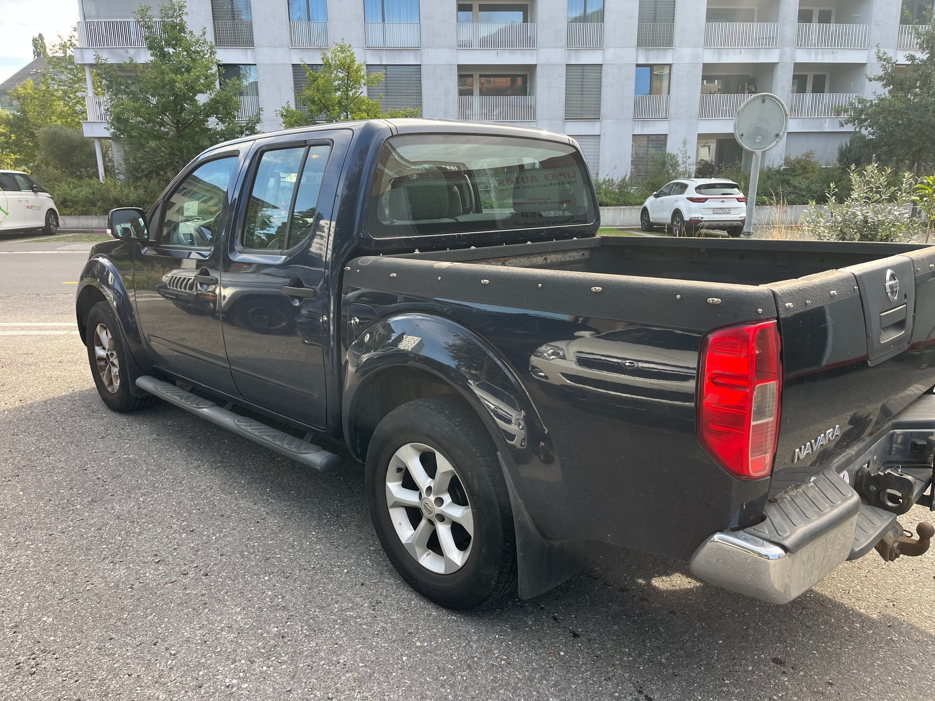 NISSAN Navara Double Cab SE 2.5 dCi 4WD Automat-image-2