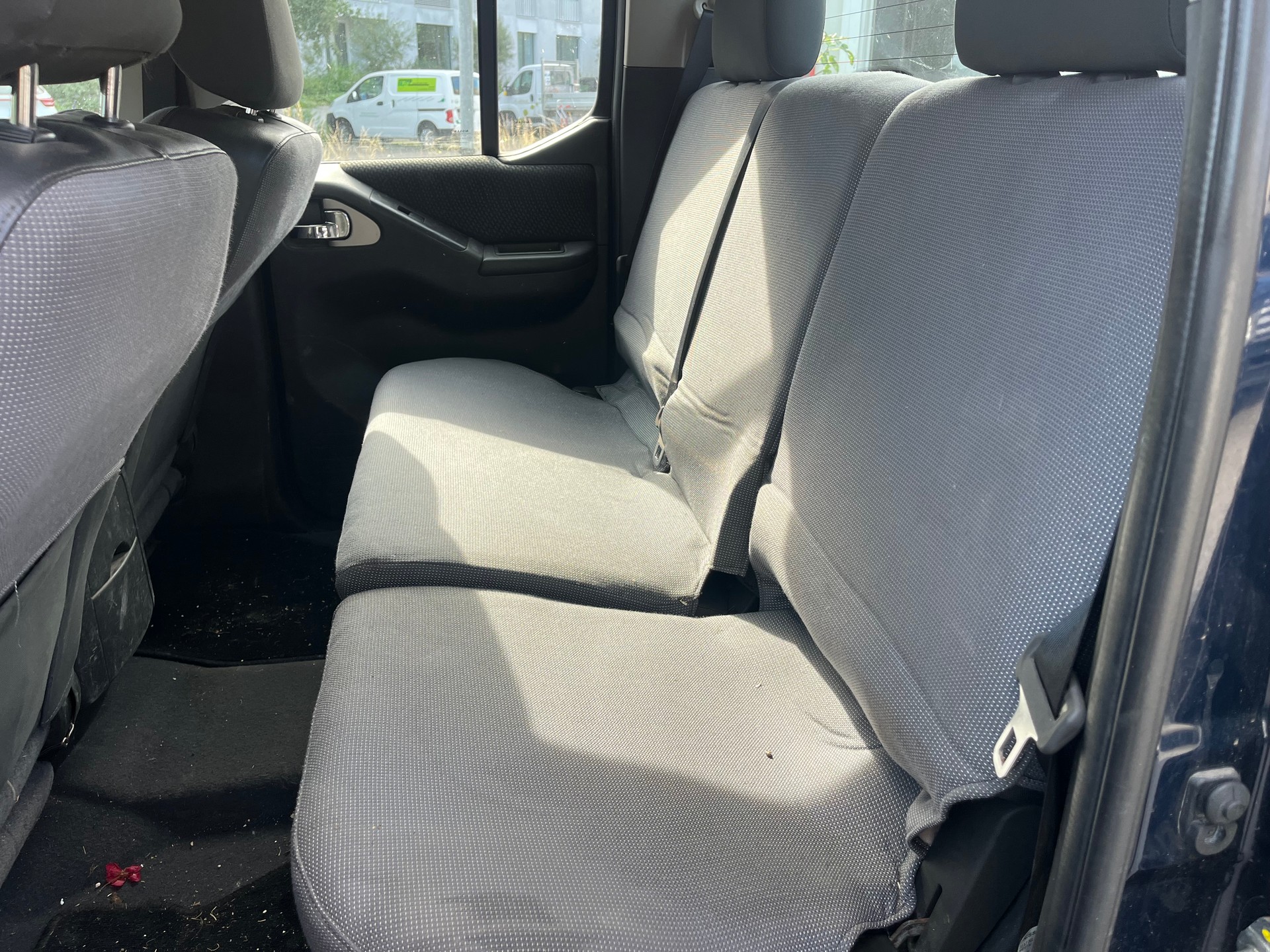 NISSAN Navara Double Cab SE 2.5 dCi 4WD Automat-image-6