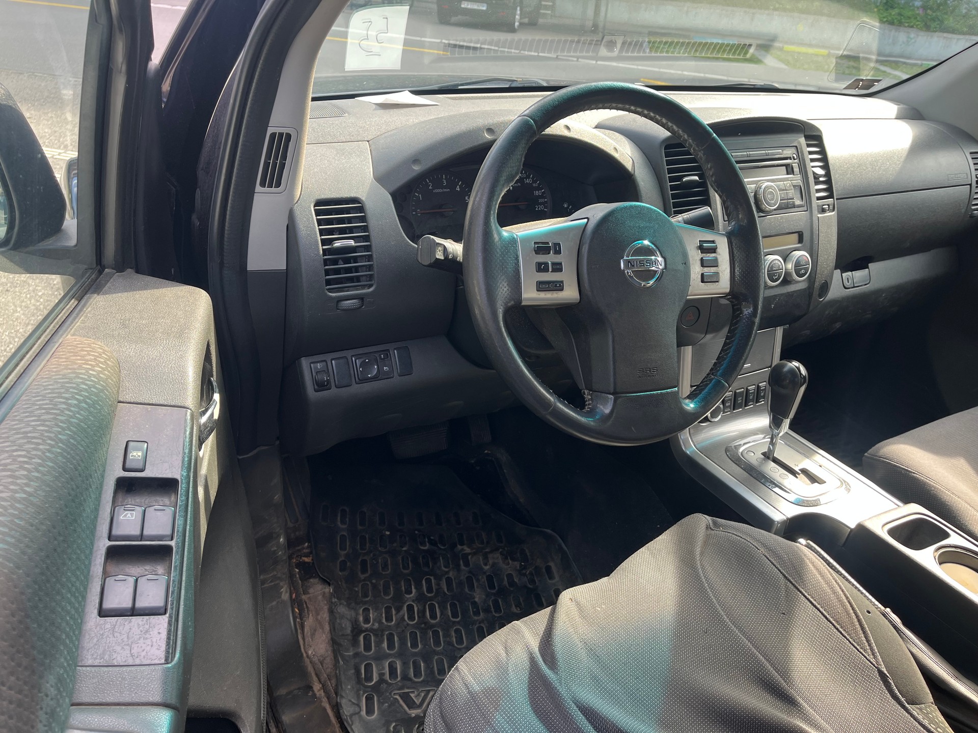 NISSAN Navara Double Cab SE 2.5 dCi 4WD Automat-image-9