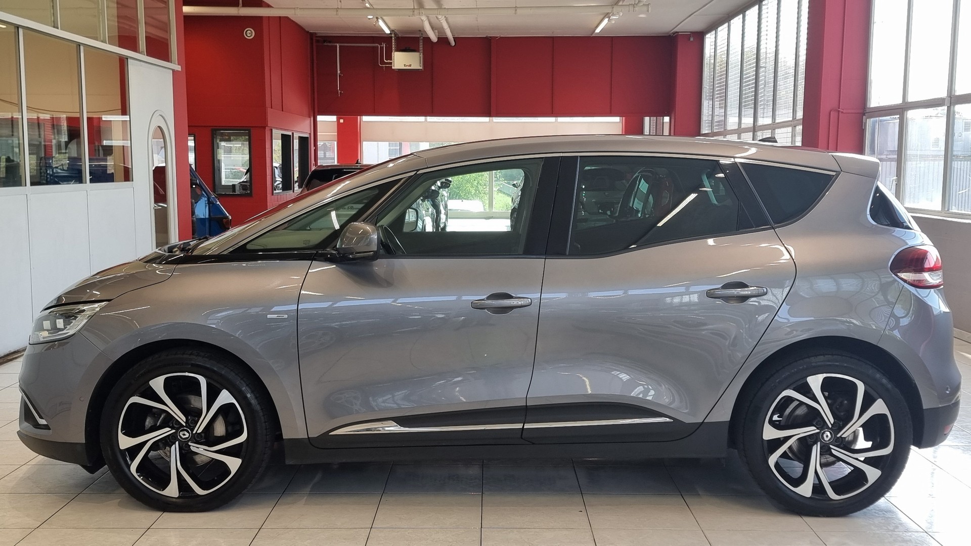 RENAULT Scénic 1.6 dCi Bose-image-2