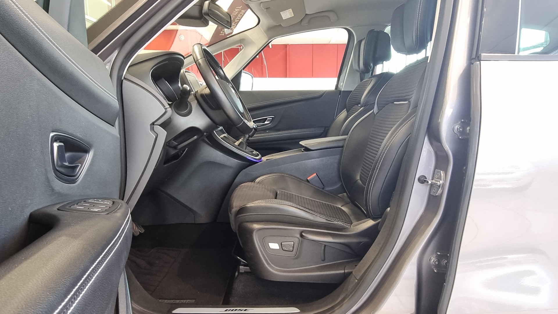 RENAULT Scénic 1.6 dCi Bose-image-13