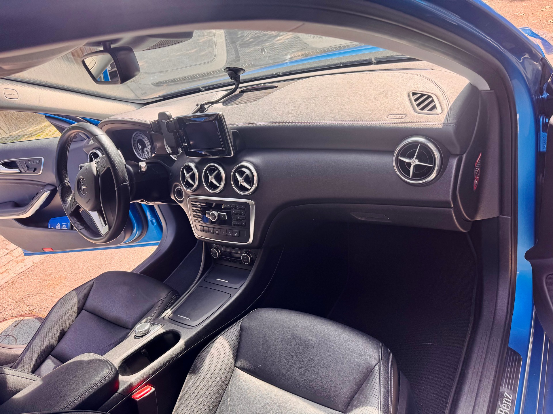 MERCEDES-BENZ A 180 7G-DCT-image-3