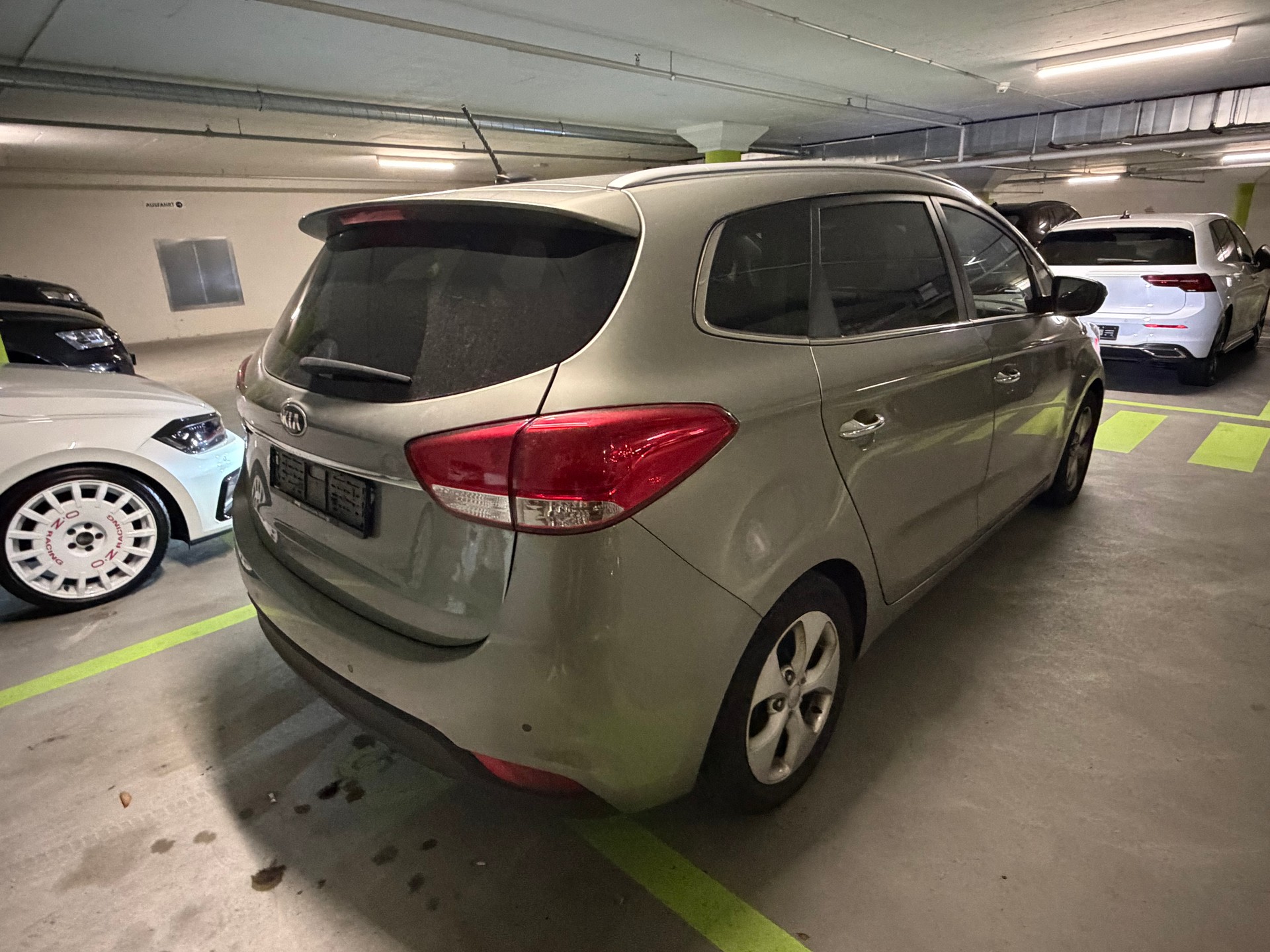 KIA Carens 2.0 GDI Trend Automatic-image-3