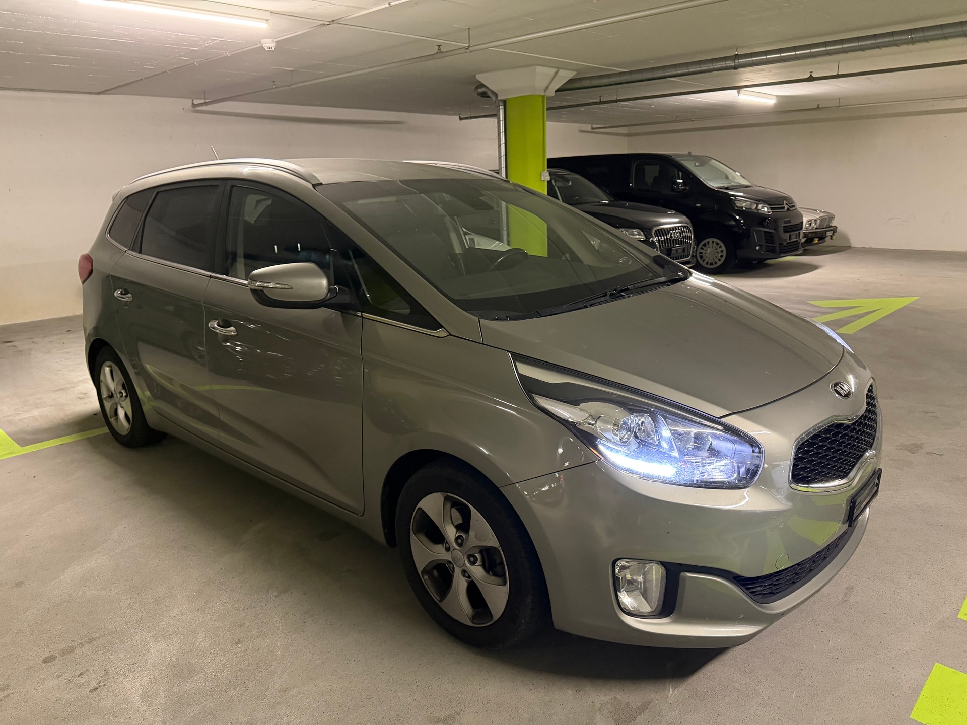 KIA Carens 2.0 GDI Trend Automatic-image-0