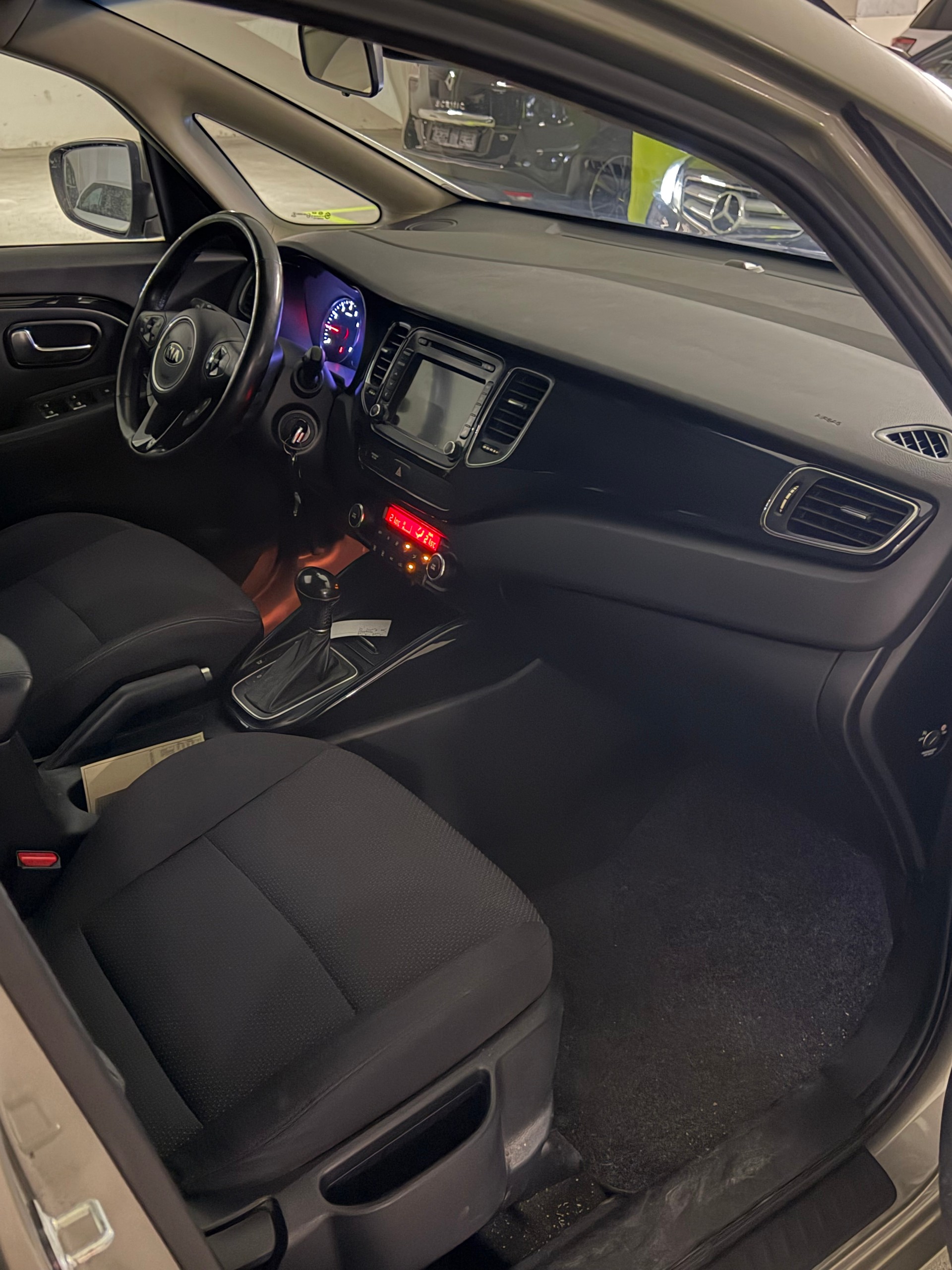 KIA Carens 2.0 GDI Trend Automatic-image-5