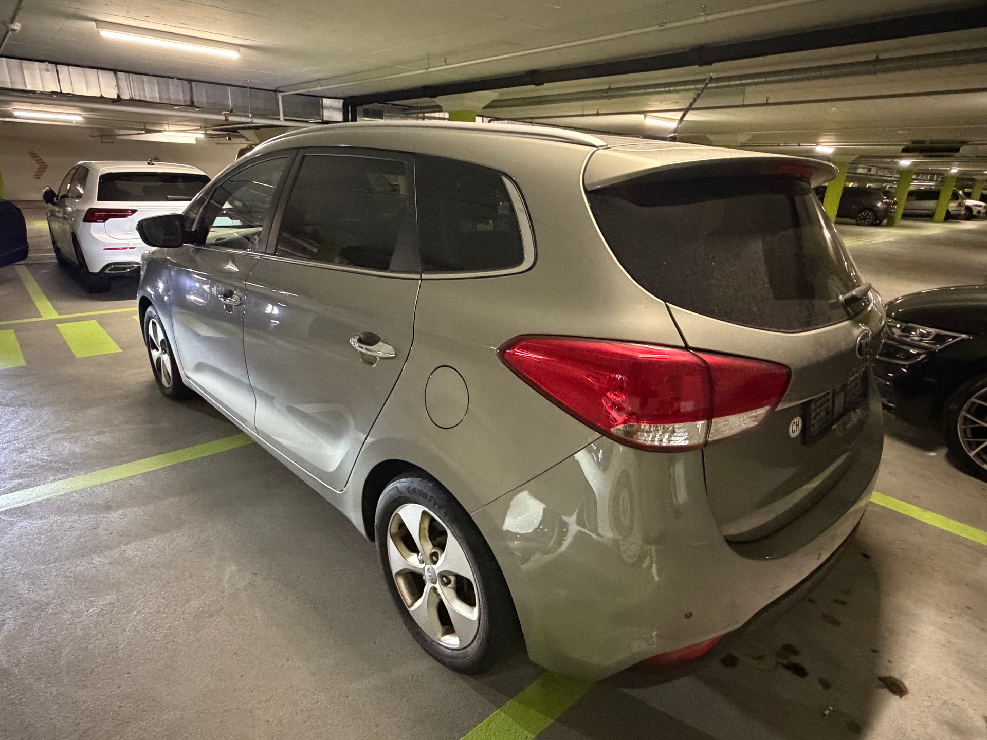 KIA Carens 2.0 GDI Trend Automatic-image-4