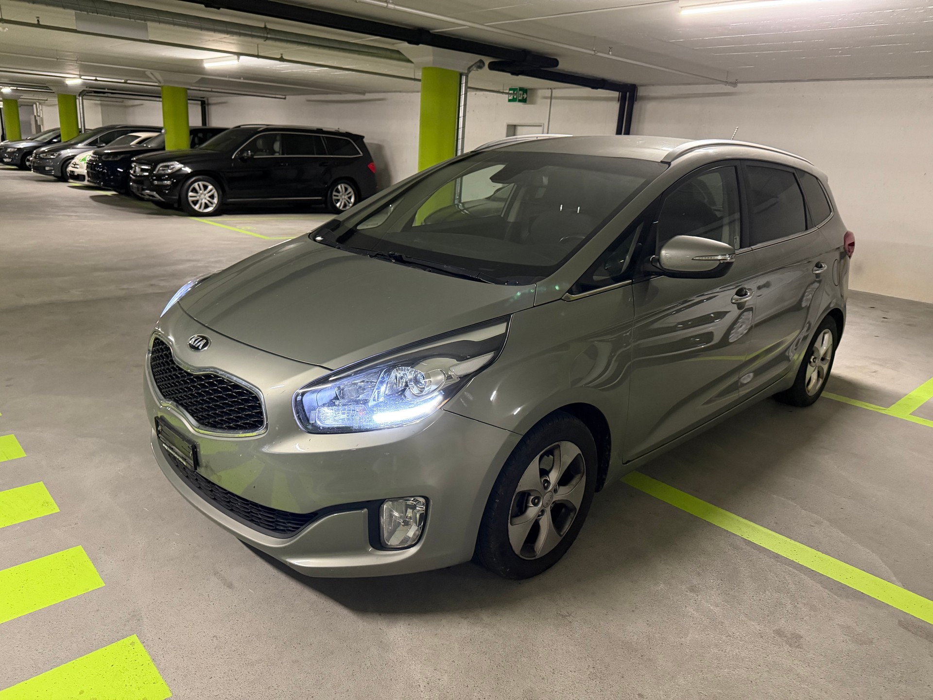 KIA Carens 2.0 GDI Trend Automatic-image-1