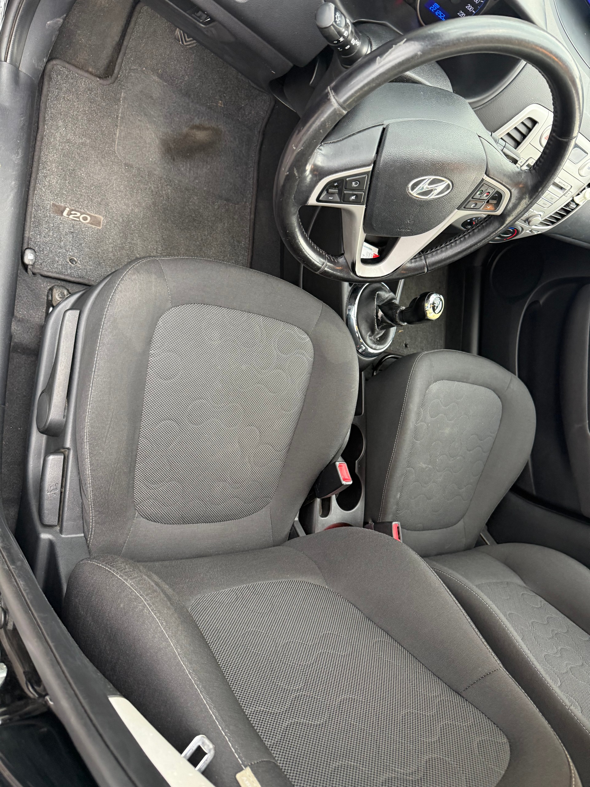 HYUNDAI i20 1.4 Style-image-8