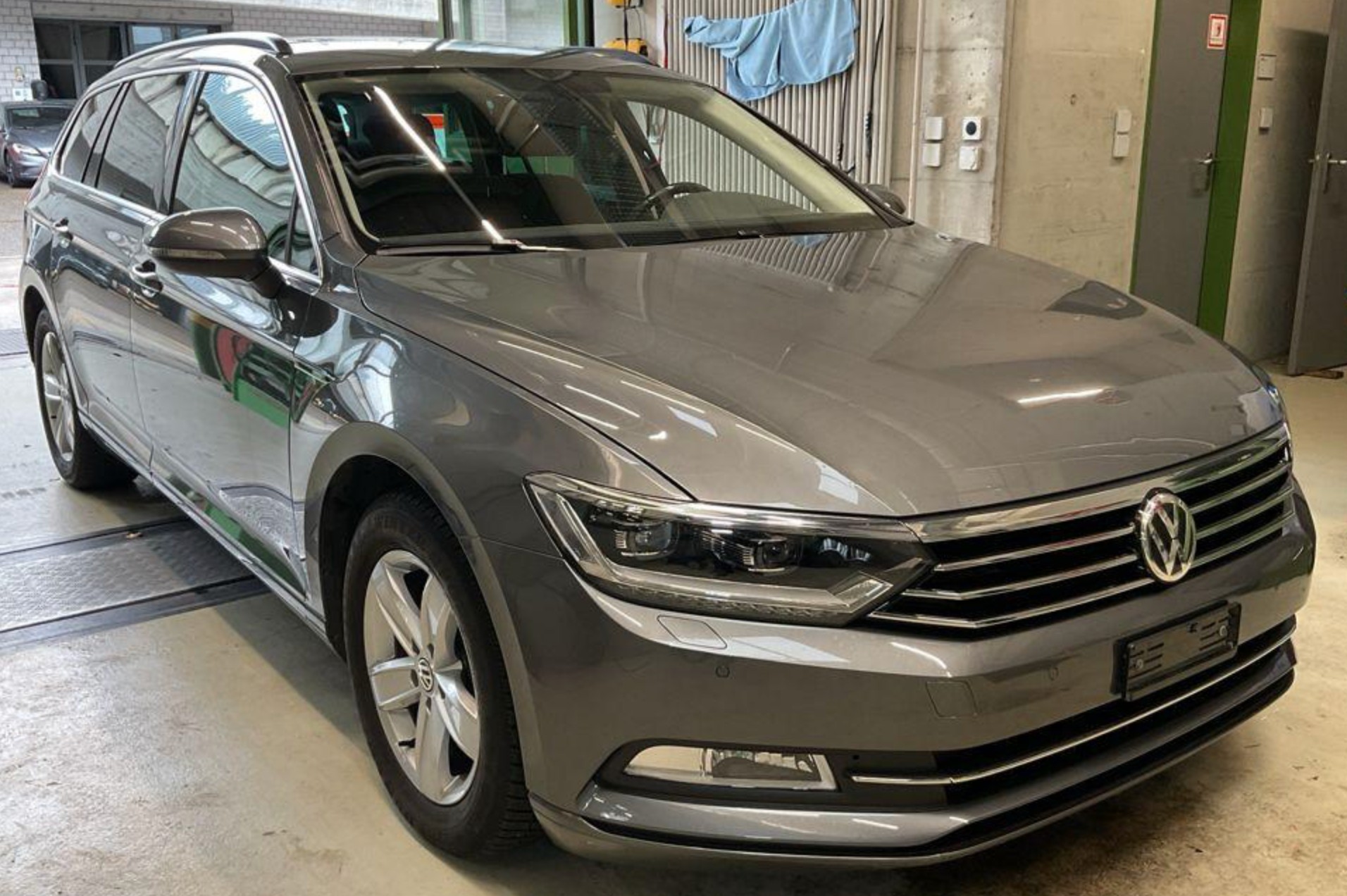 VW Passat Variant 2.0 TDI BMT Highline DSG 4Motion-image-0