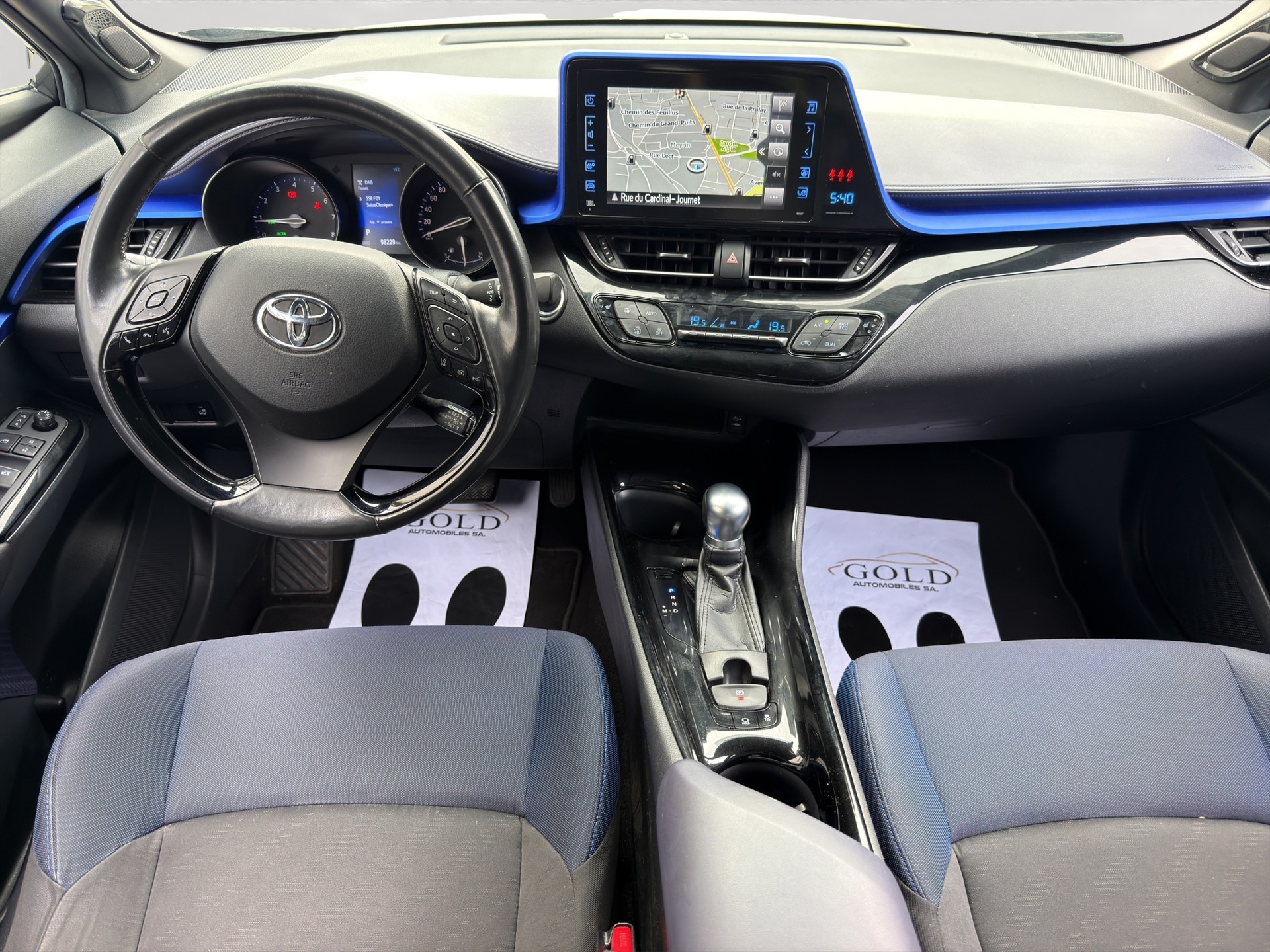 TOYOTA C-HR 1.2 Turbo Style 4WD Multidrive S-image-2