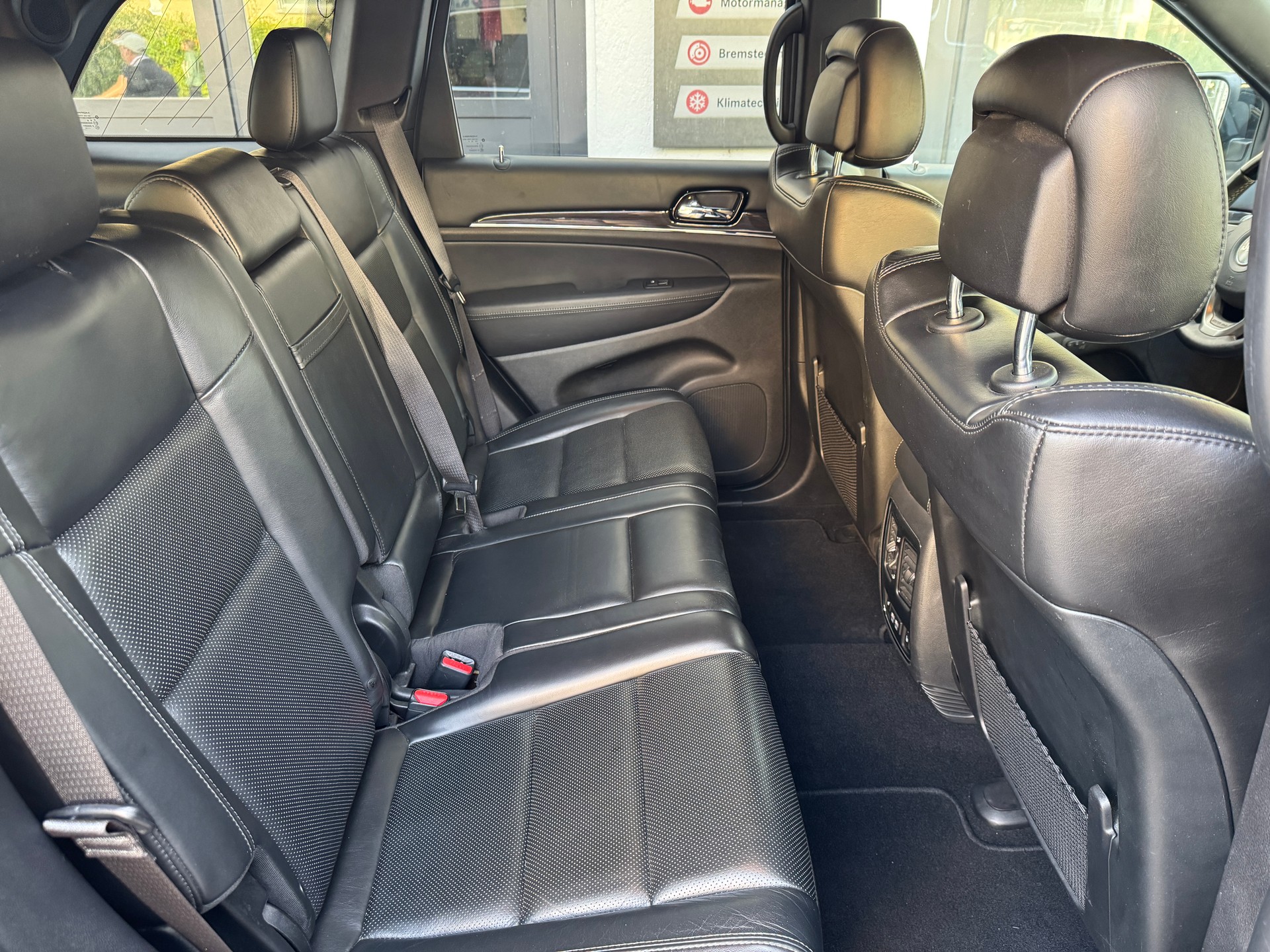 JEEP Grand Cherokee 3.0 CRD Overland Automatic-image-13