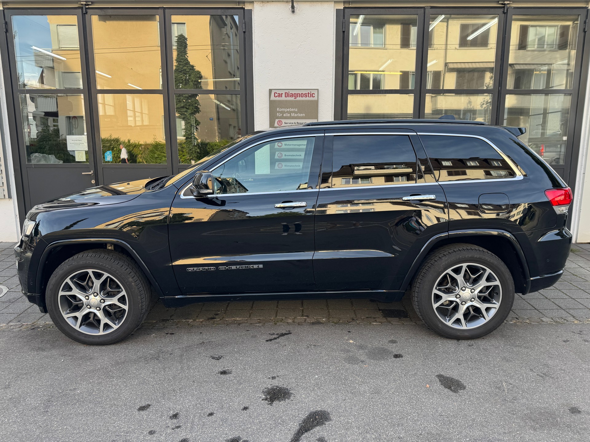 JEEP Grand Cherokee 3.0 CRD Overland Automatic-image-3
